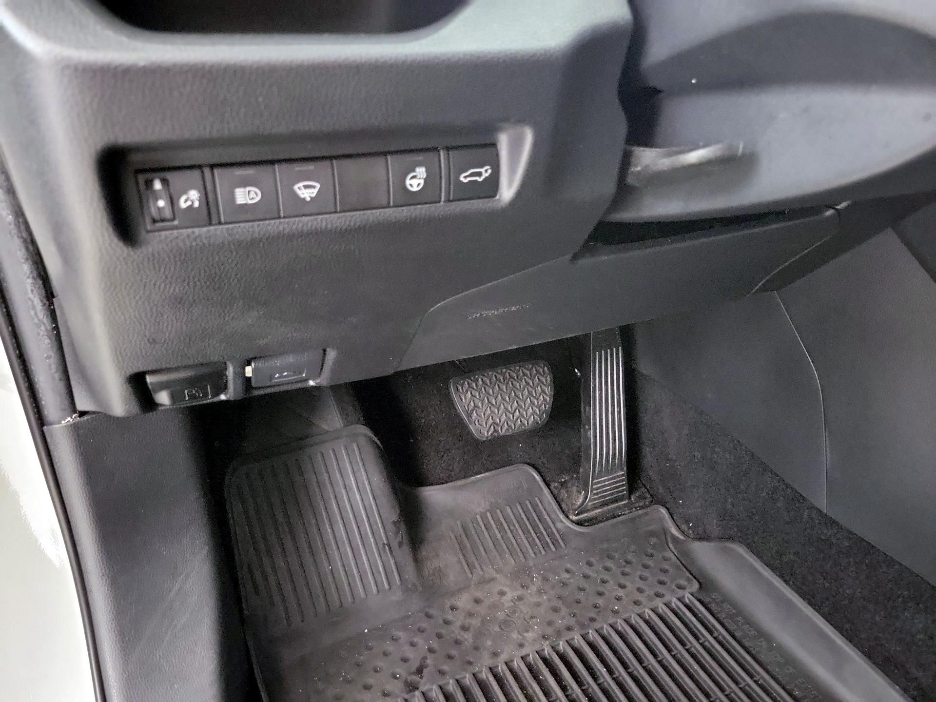 Thumbnail: 2022 Toyota RAV4 - 13