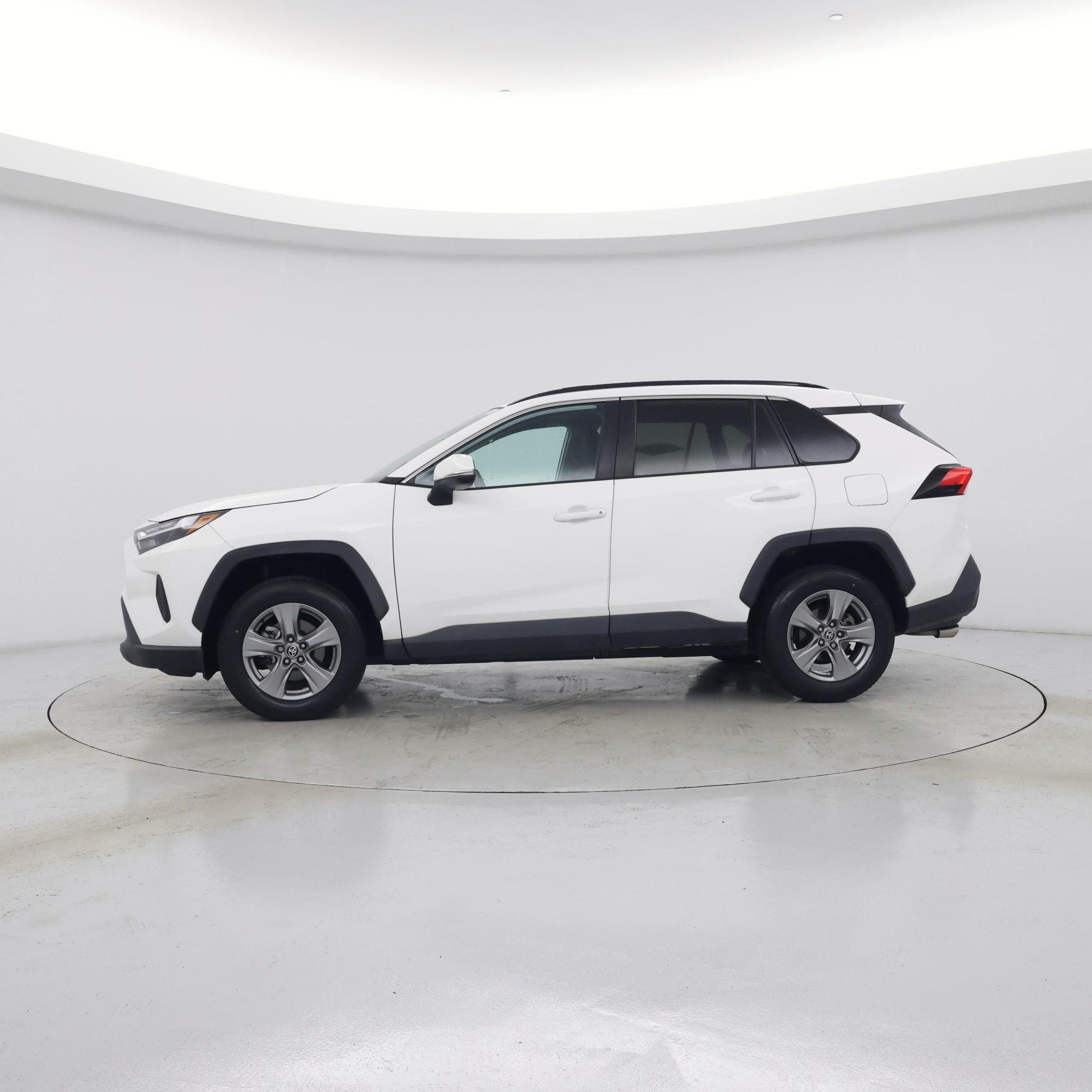 Thumbnail: 2022 Toyota RAV4 - 3