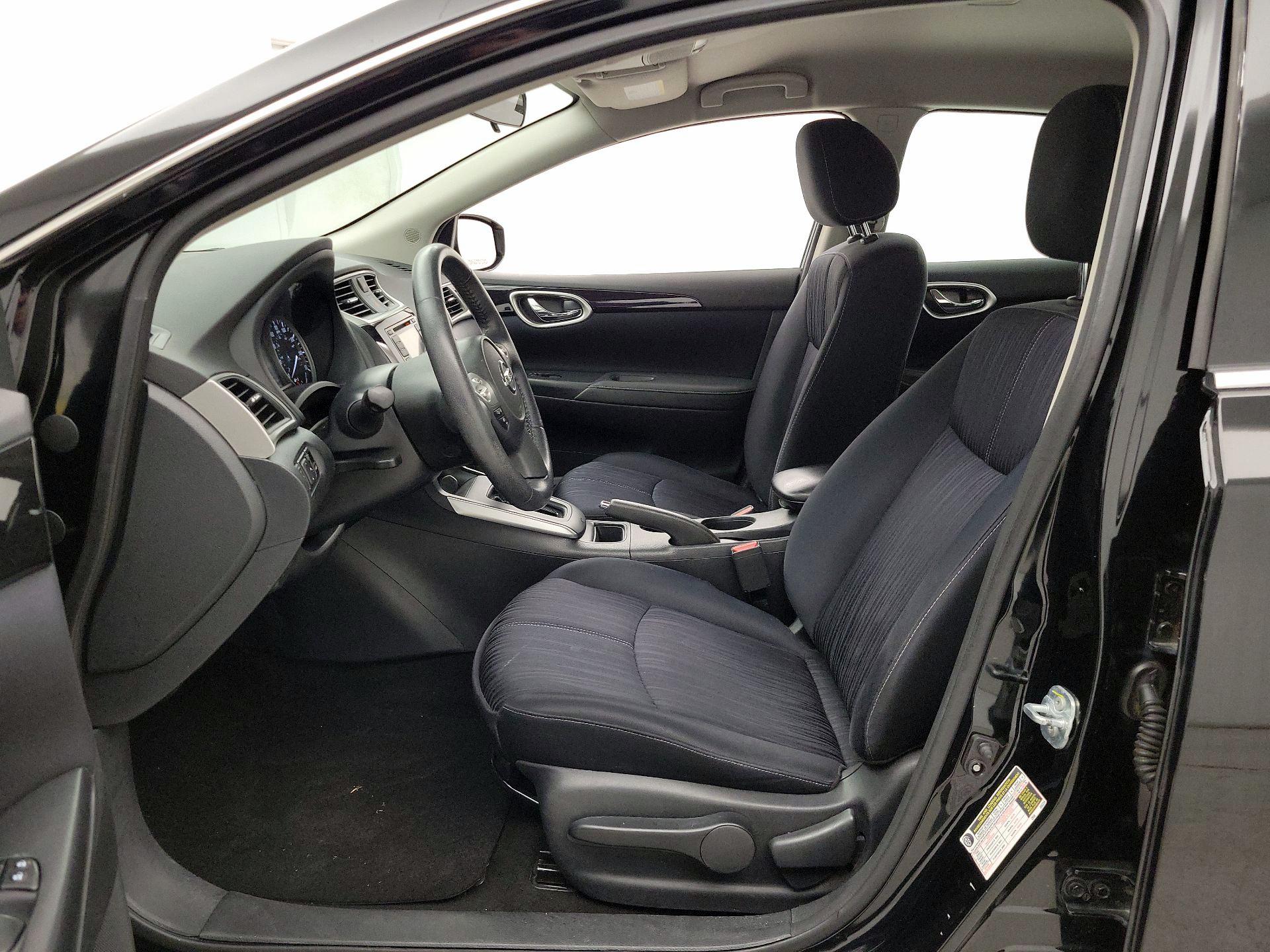 Thumbnail: 2016 Nissan Sentra - 11