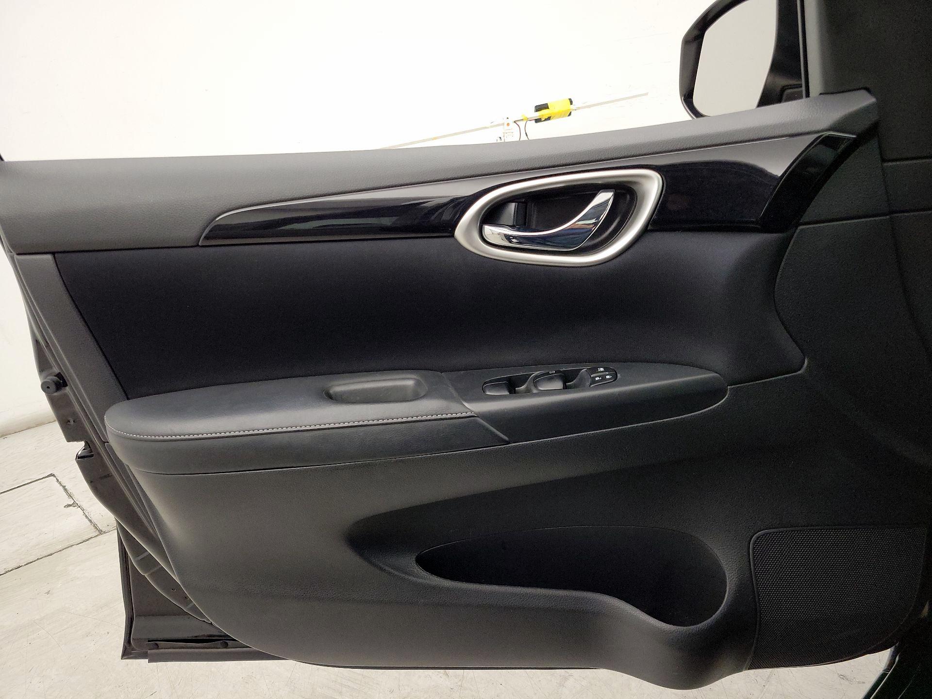 Thumbnail: 2016 Nissan Sentra - 12