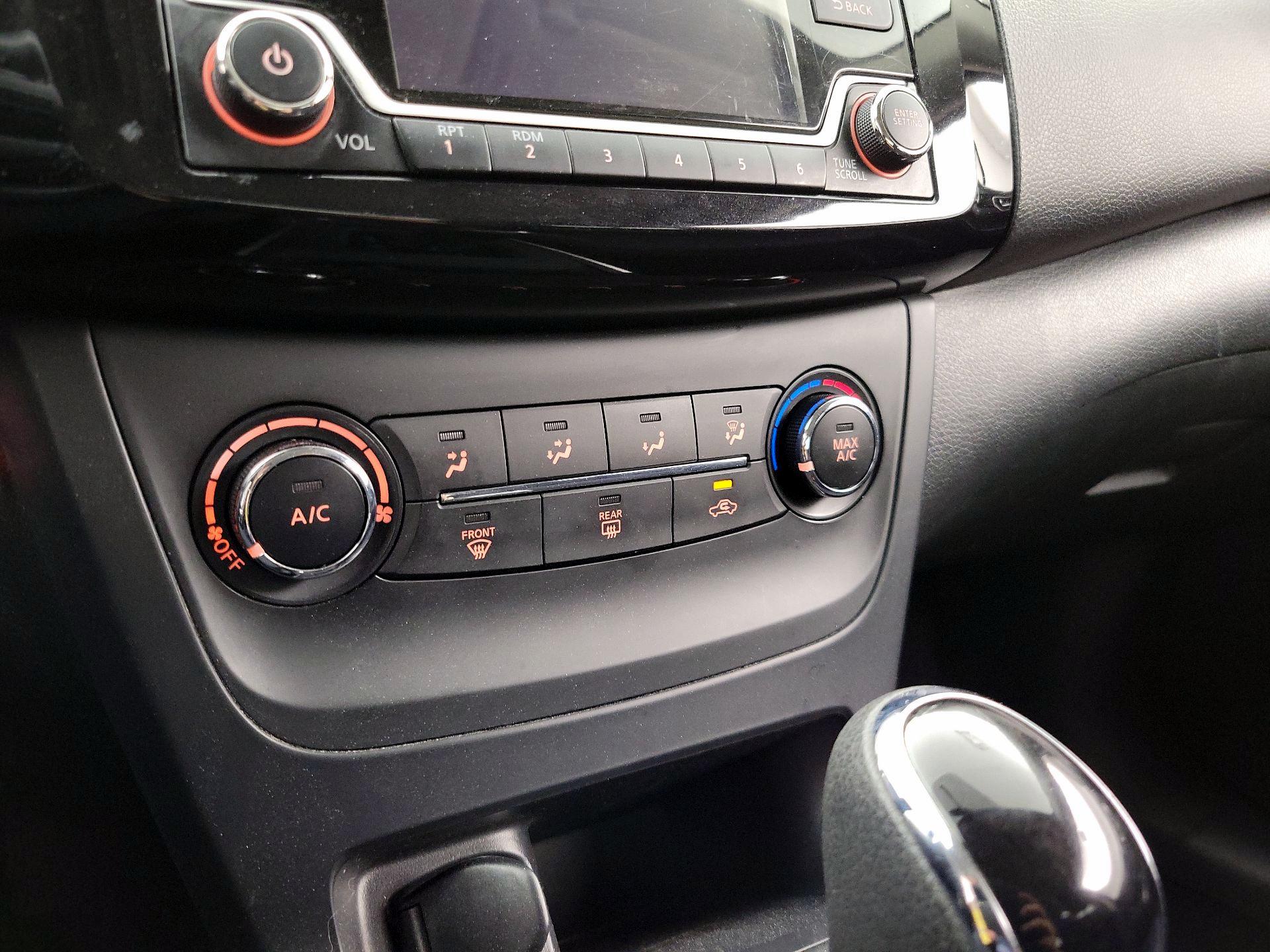 Thumbnail: 2016 Nissan Sentra - 16