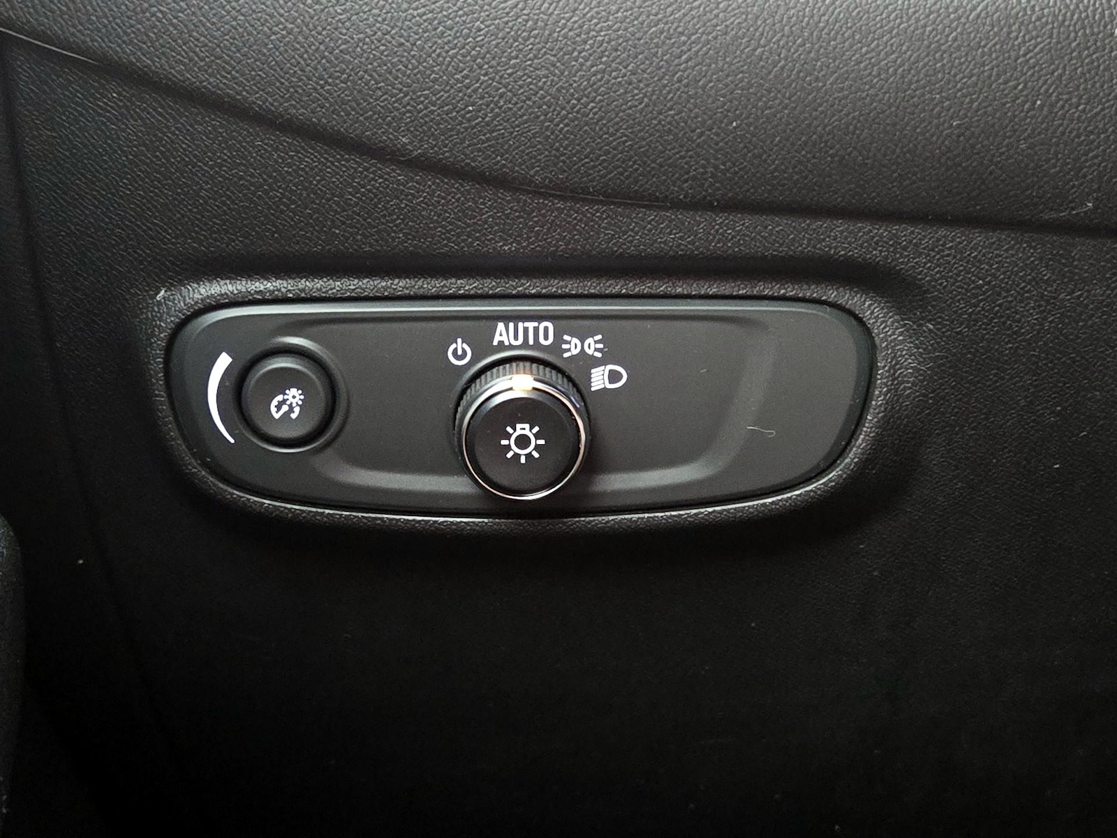 2022 Chevrolet Equinox LS - Photo 14