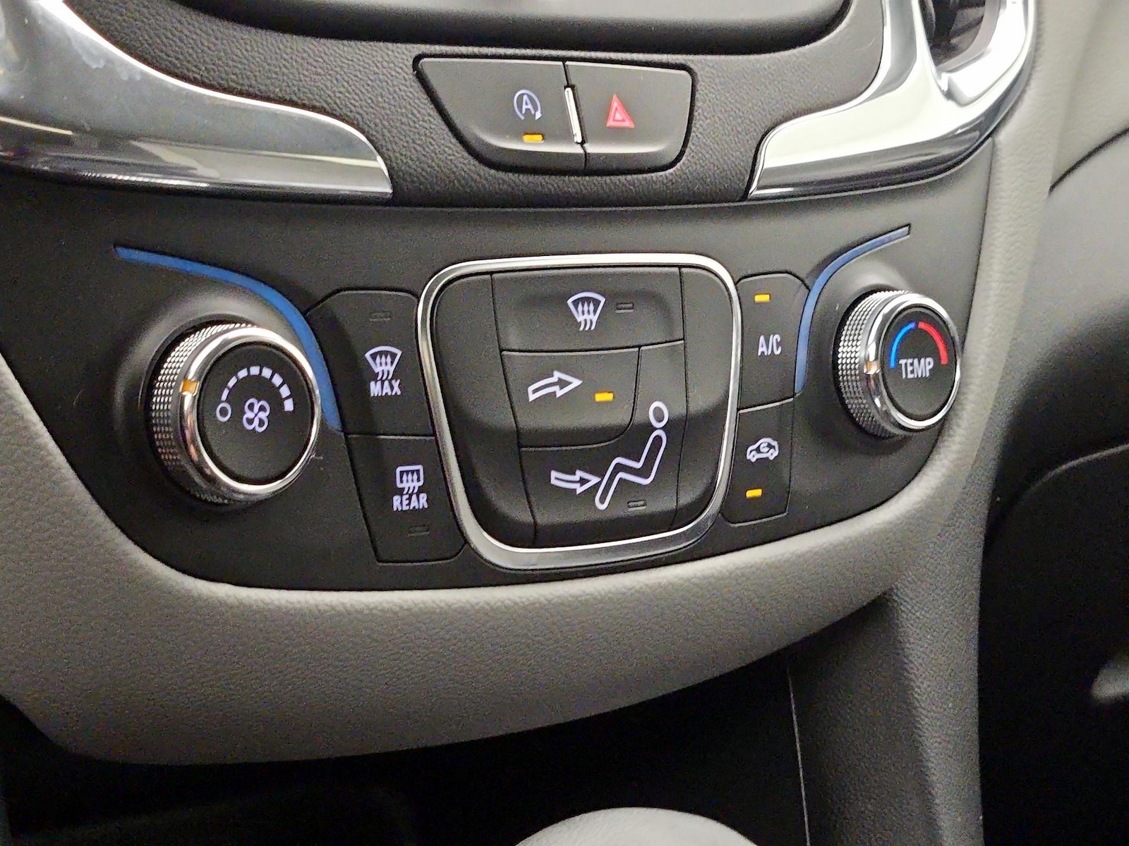2022 Chevrolet Equinox LS - Photo 17
