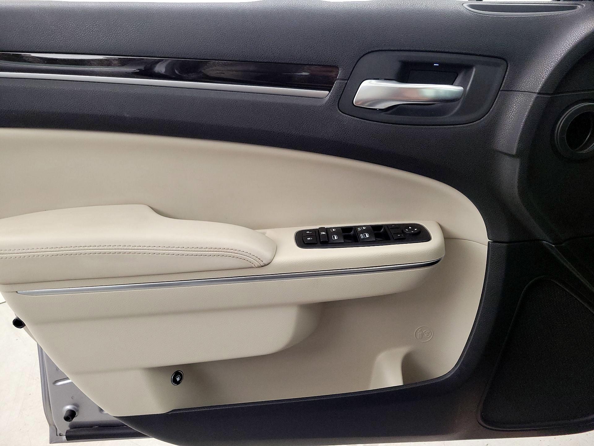 Thumbnail: 2016 Chrysler 300 - 12