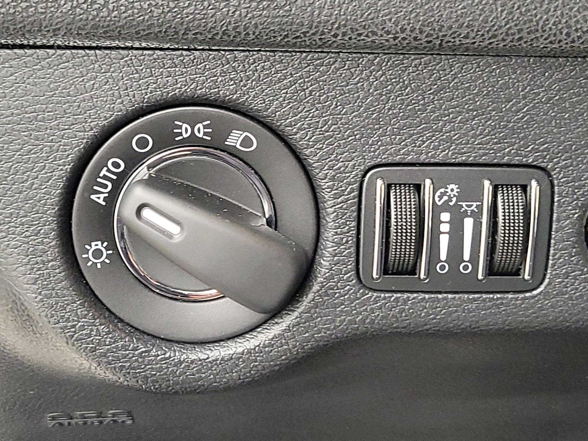 Thumbnail: 2016 Chrysler 300 - 13