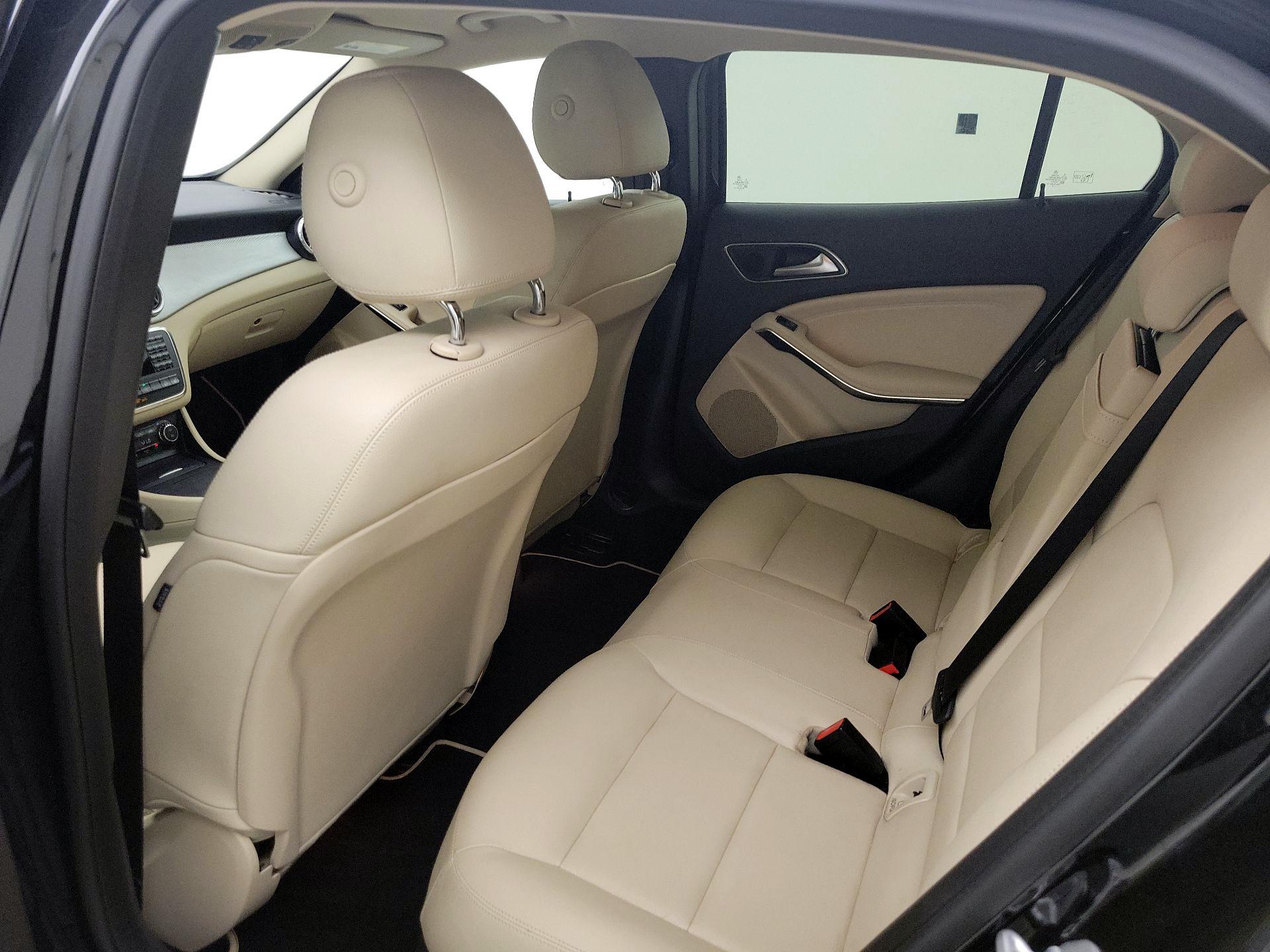Thumbnail: 2015 Mercedes-Benz GLA - 18
