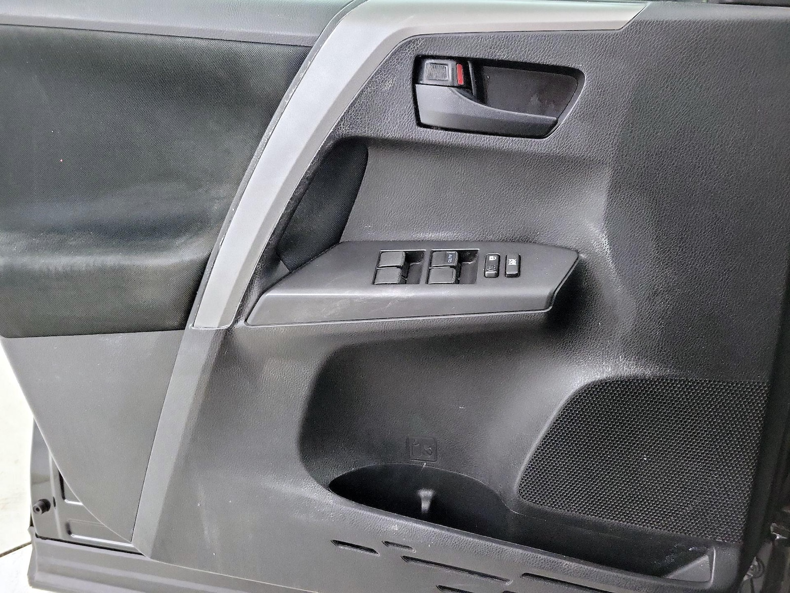 2017 Toyota RAV4 LE - Photo 13