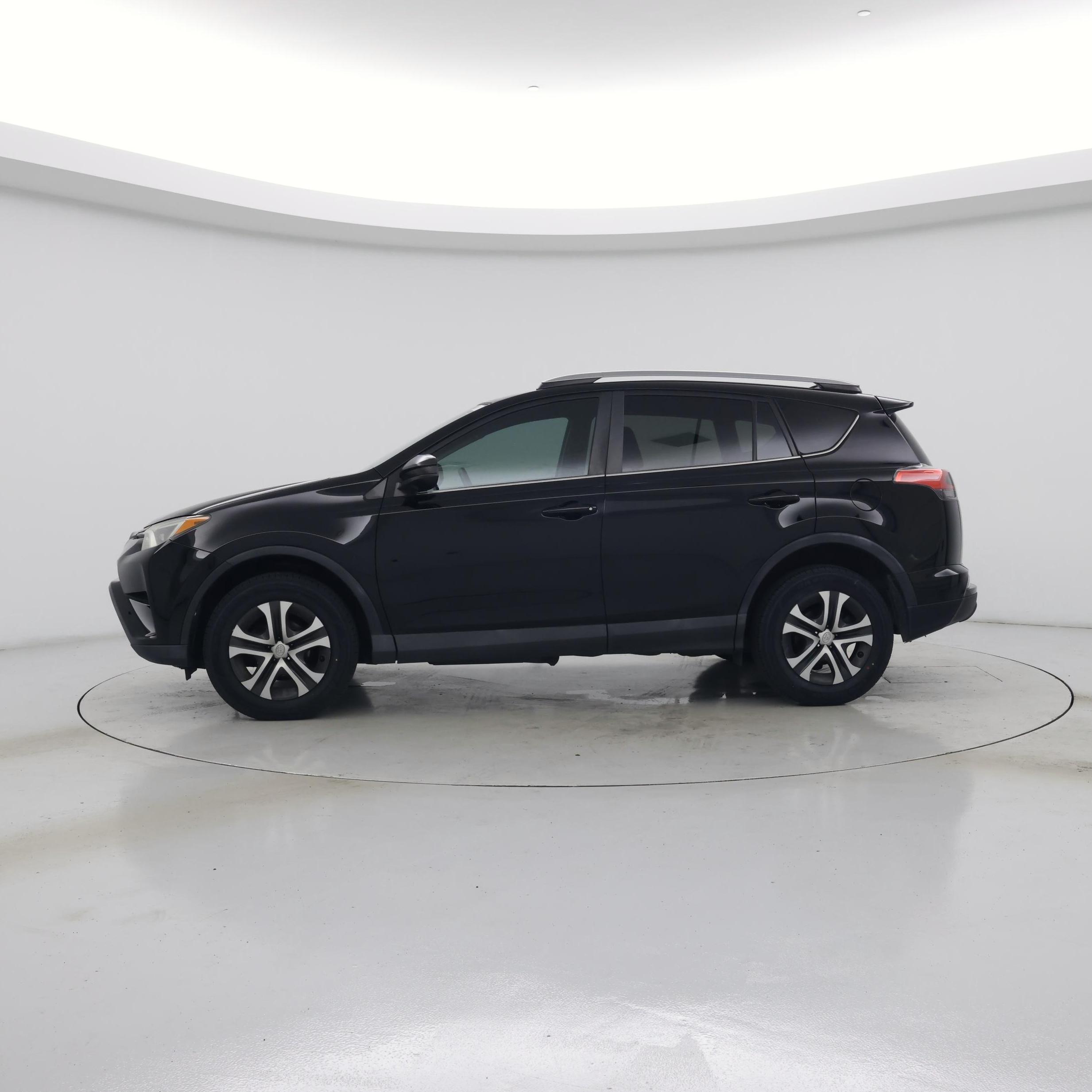 Thumbnail: 2017 Toyota RAV4 - 3