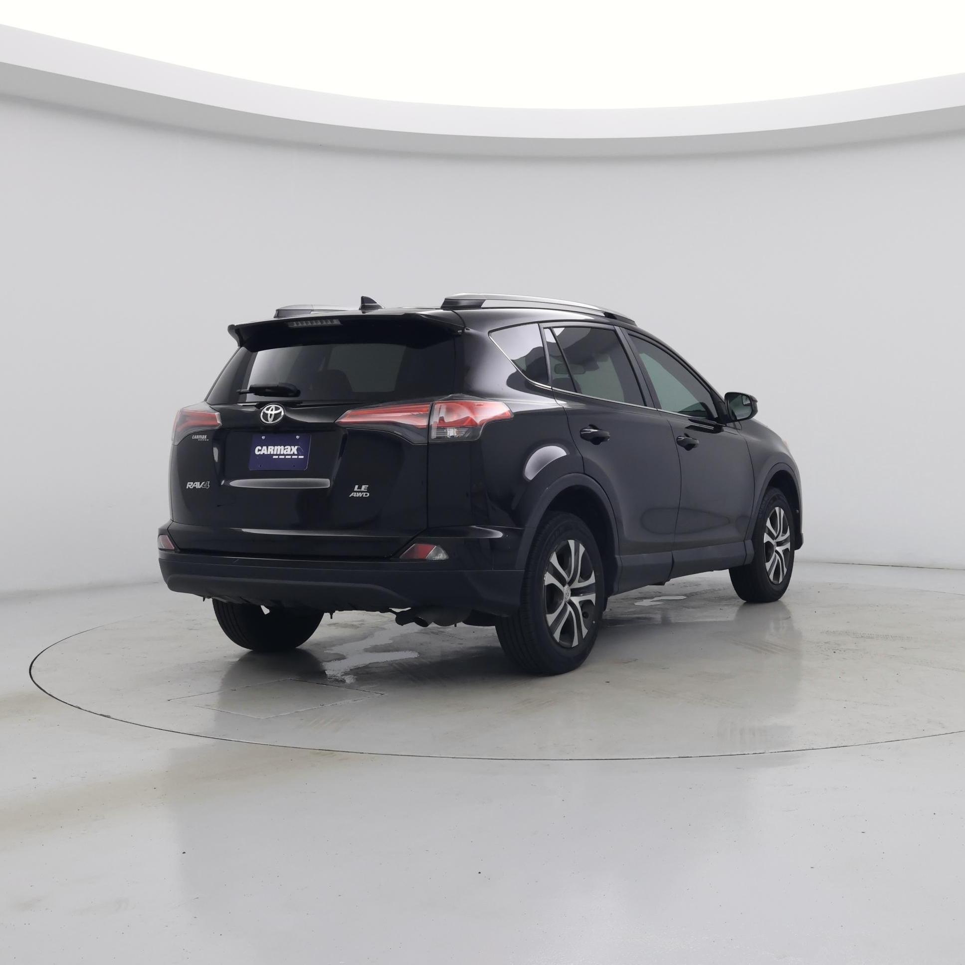 Thumbnail: 2017 Toyota RAV4 - 8