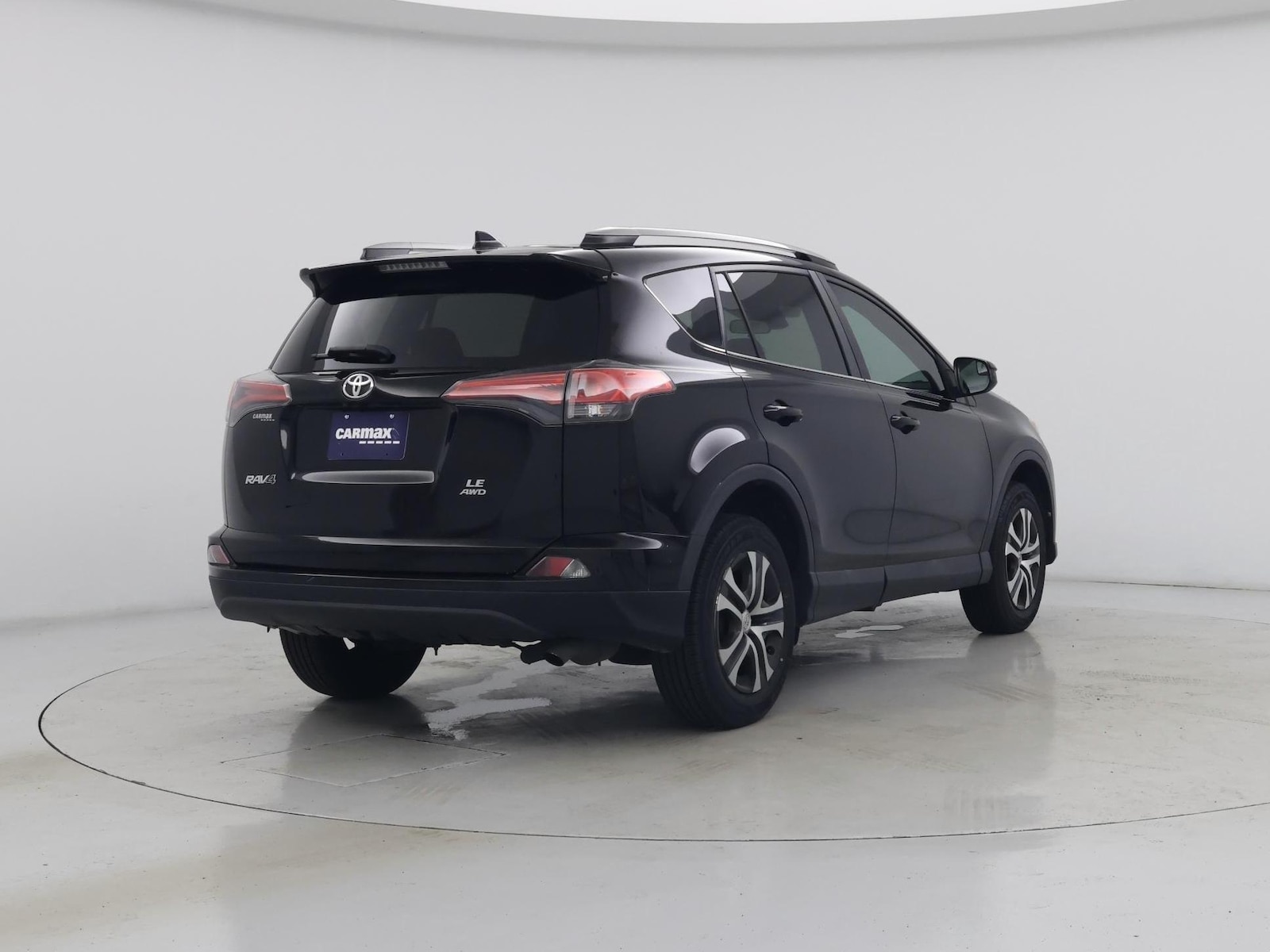 2017 Toyota RAV4 LE - Photo 9
