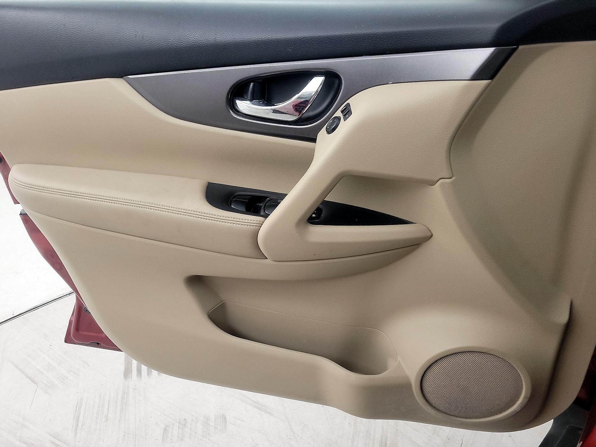 Thumbnail: 2016 Nissan Rogue - 12