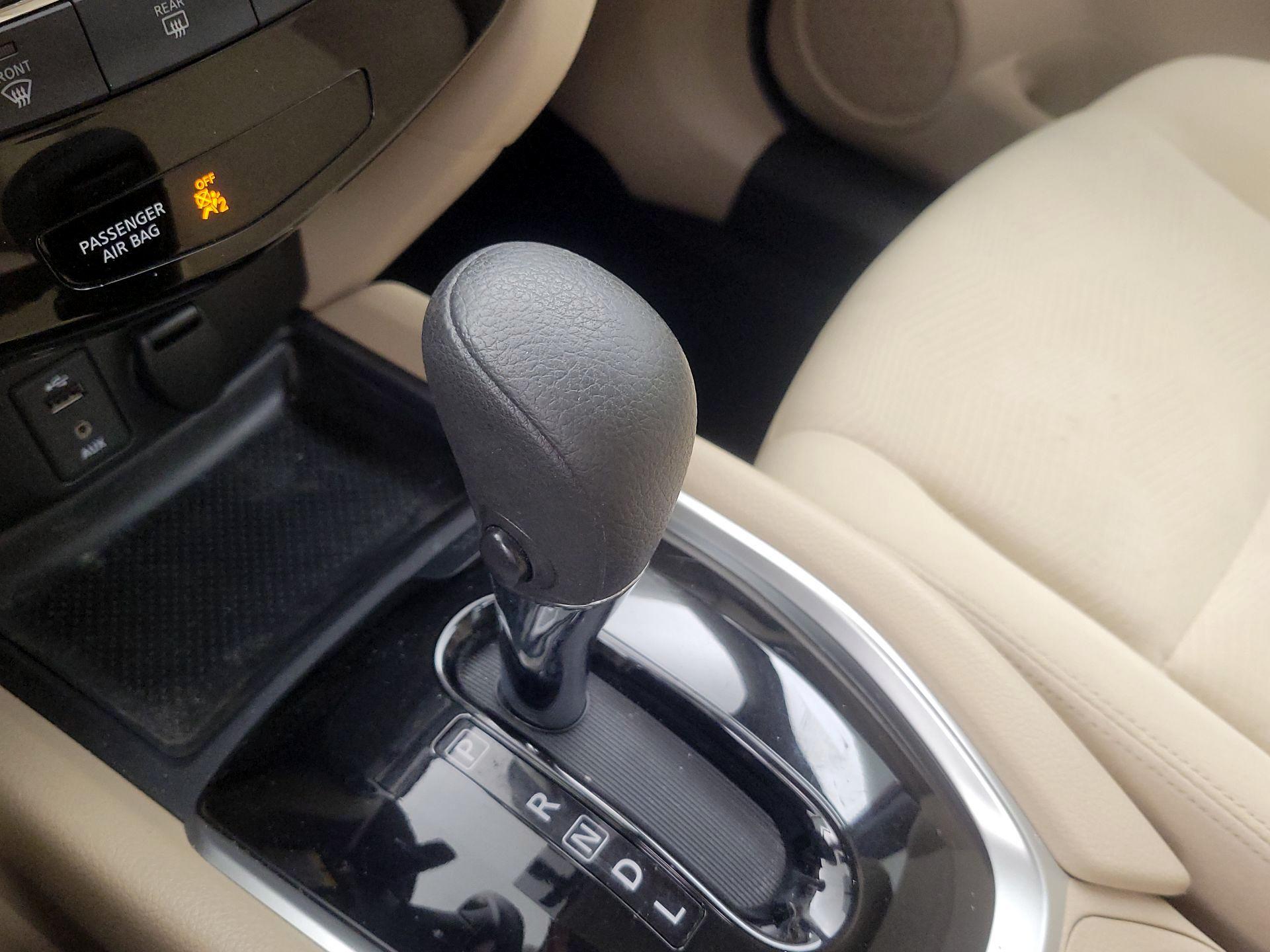Thumbnail: 2016 Nissan Rogue - 17