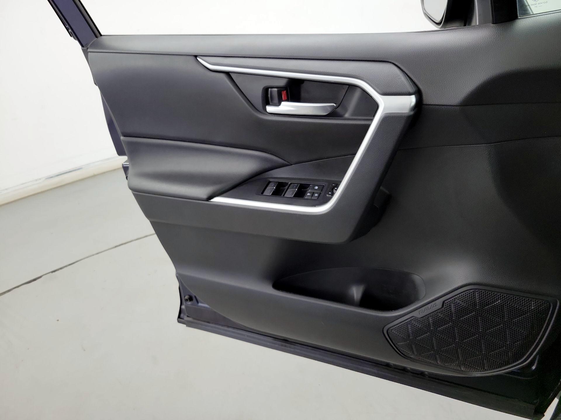 Thumbnail: 2022 Toyota RAV4 - 12