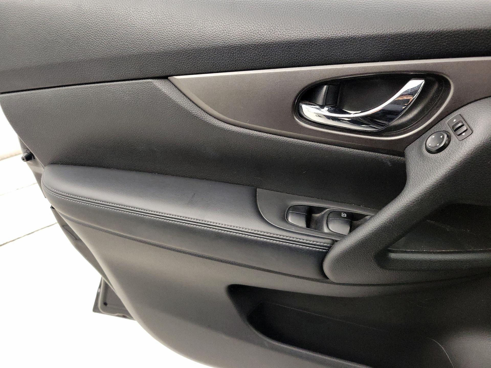Thumbnail: 2016 Nissan Rogue - 12