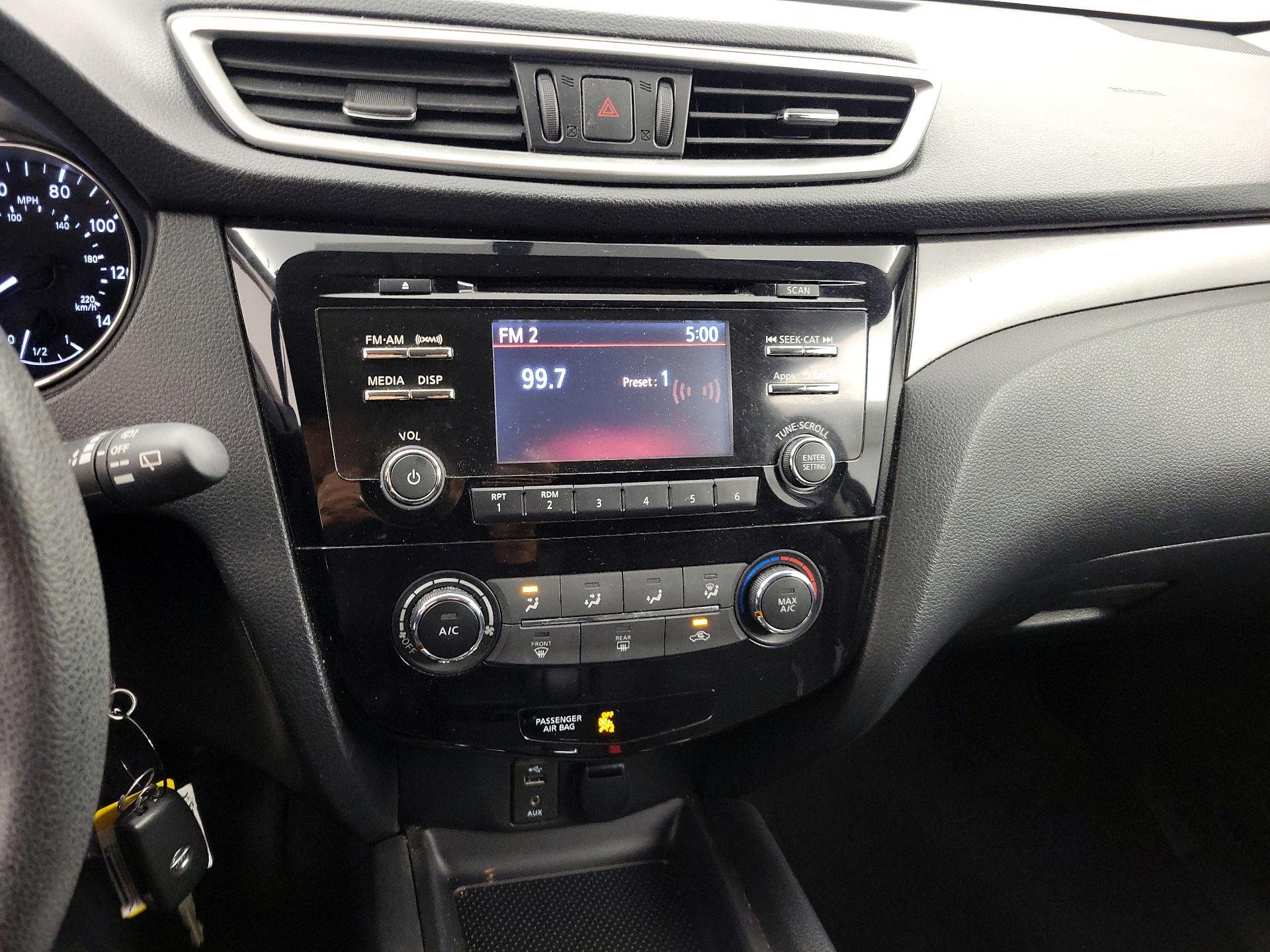 Thumbnail: 2016 Nissan Rogue - 15