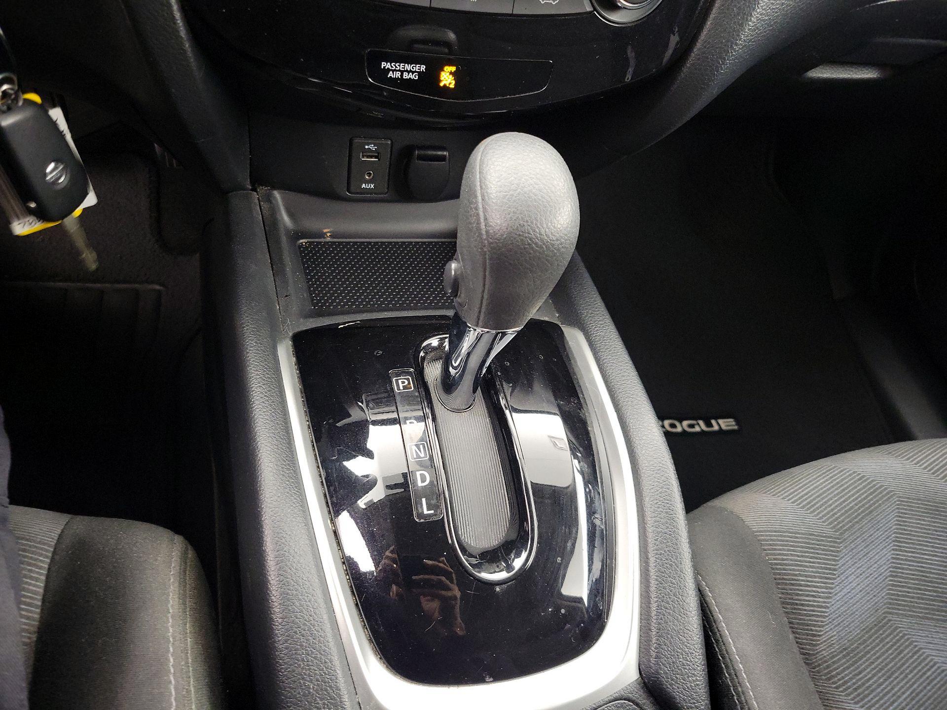Thumbnail: 2016 Nissan Rogue - 17