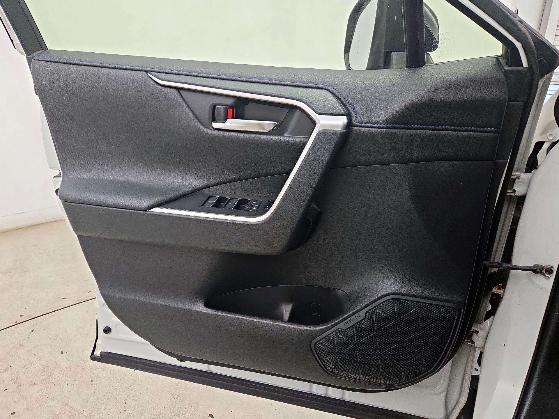 Thumbnail: 2019 Toyota RAV4 - 12