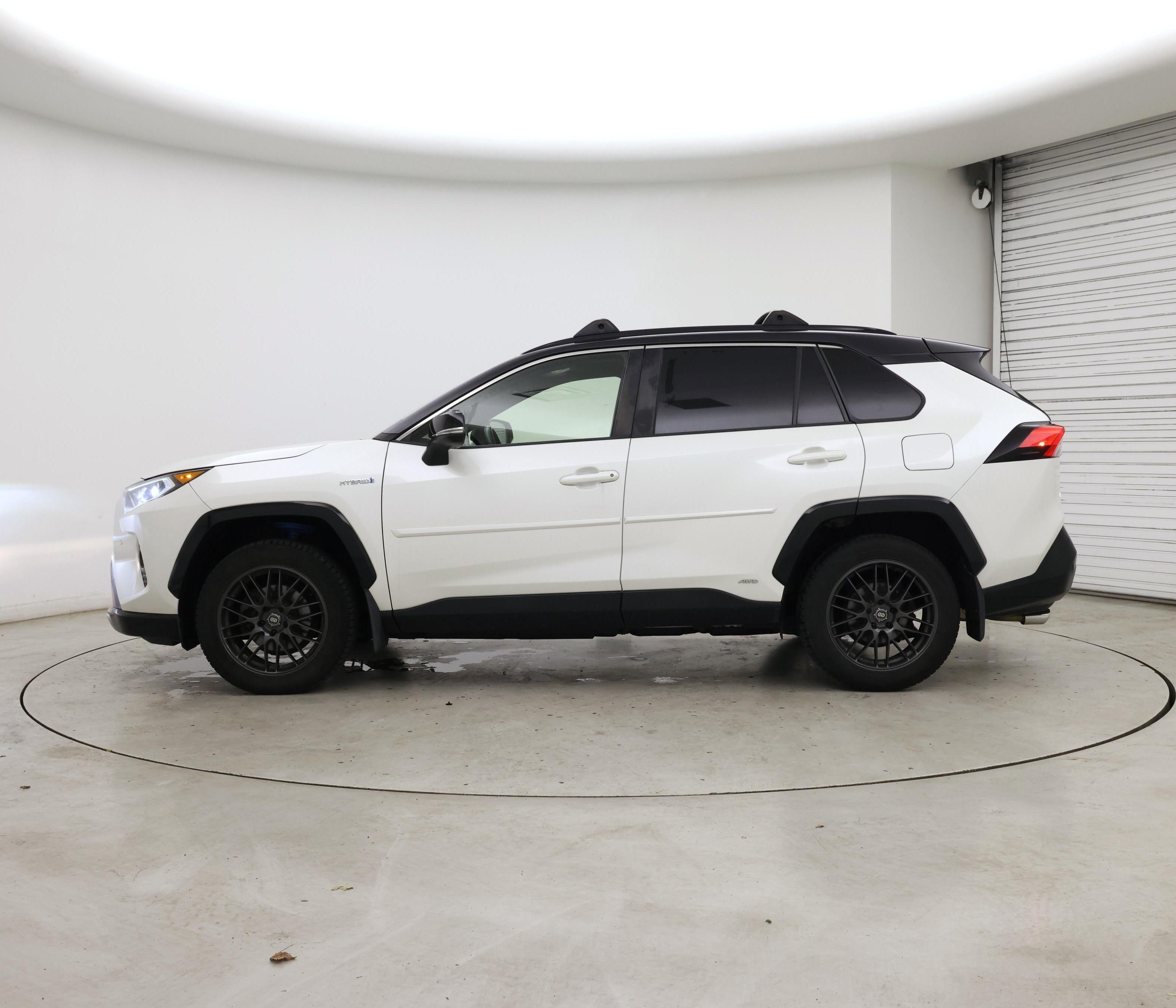 Thumbnail: 2019 Toyota RAV4 - 3