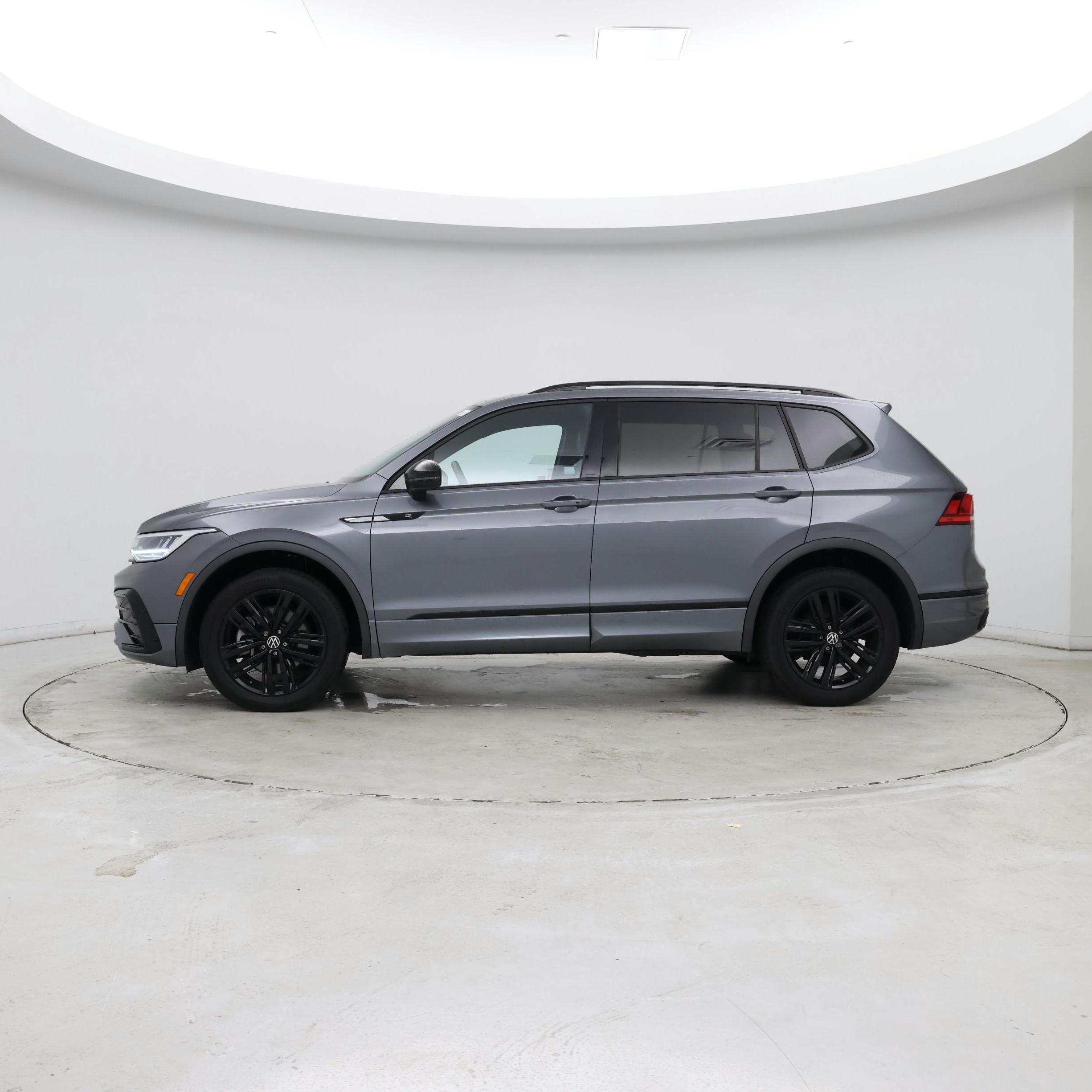 Thumbnail: 2022 Volkswagen Tiguan - 2