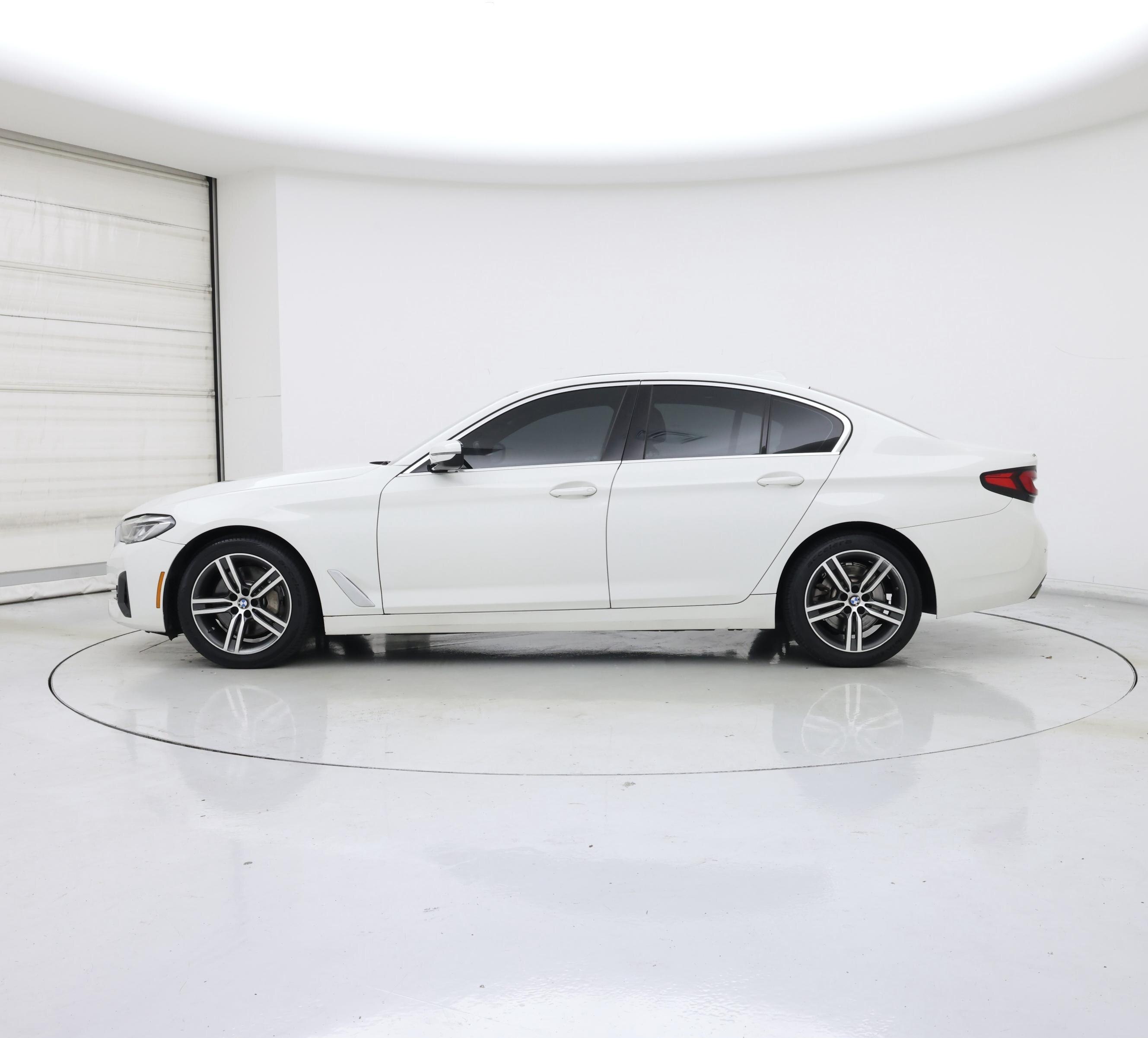 Thumbnail: 2021 BMW 5 Series - 3