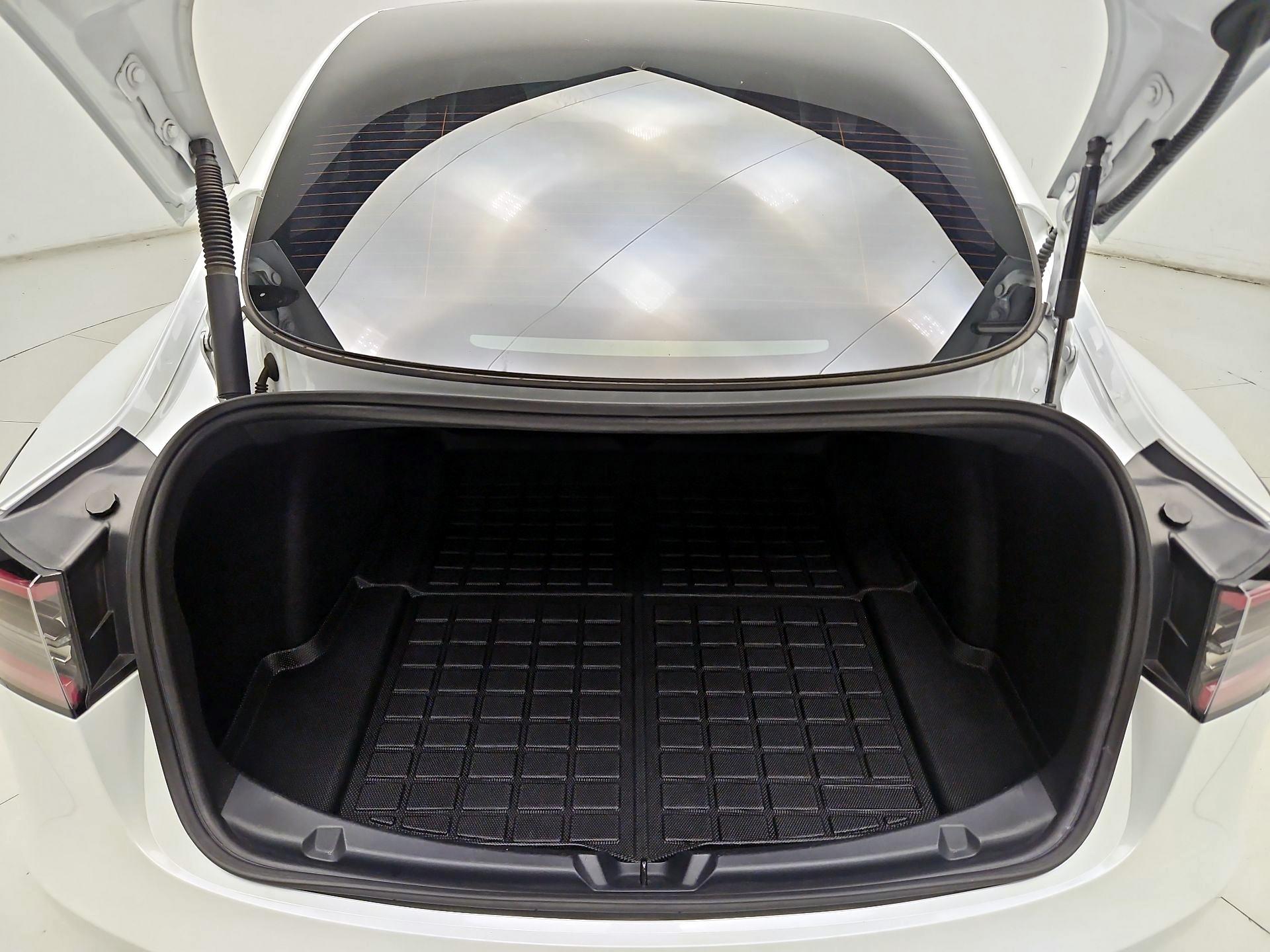 Thumbnail: 2023 Tesla Model 3 - 18