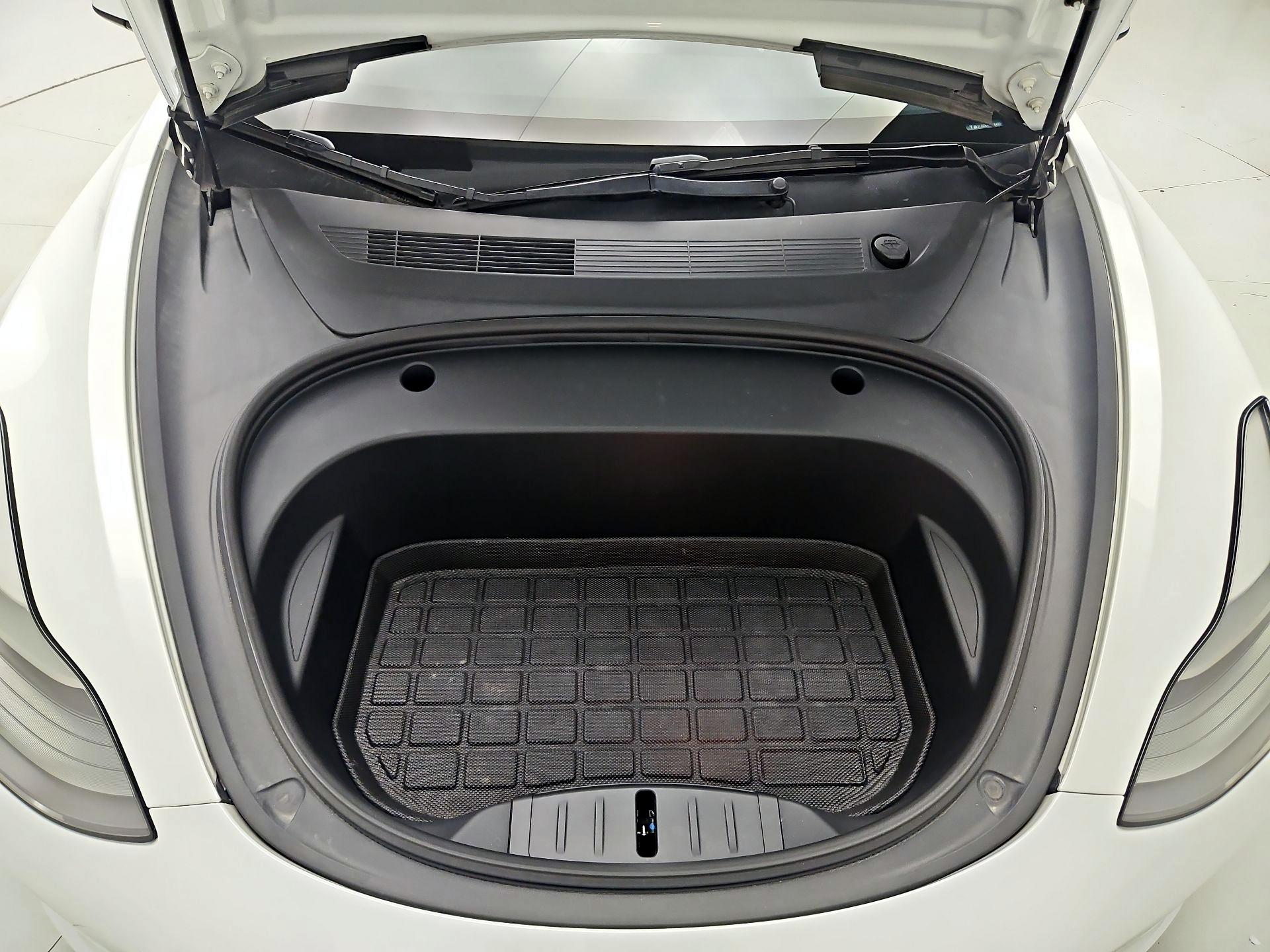 Thumbnail: 2023 Tesla Model 3 - 19