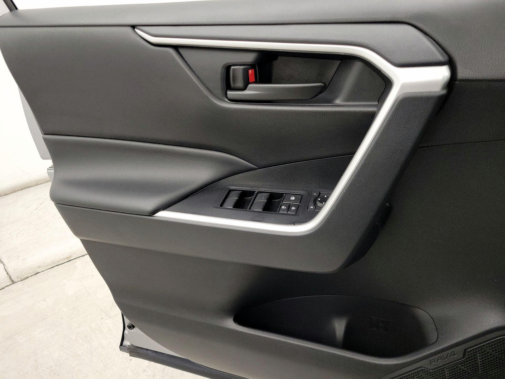 Thumbnail: 2021 Toyota RAV4 - 12