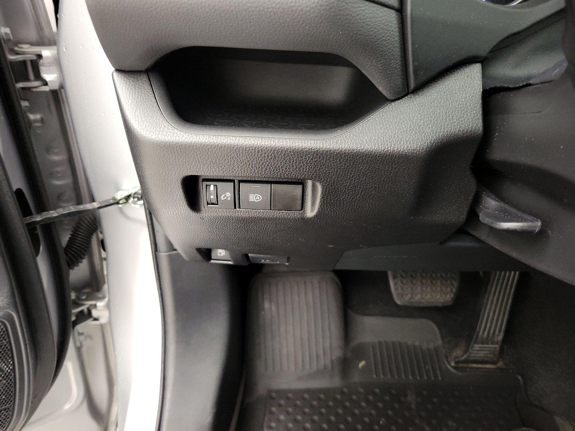 Thumbnail: 2021 Toyota RAV4 - 13