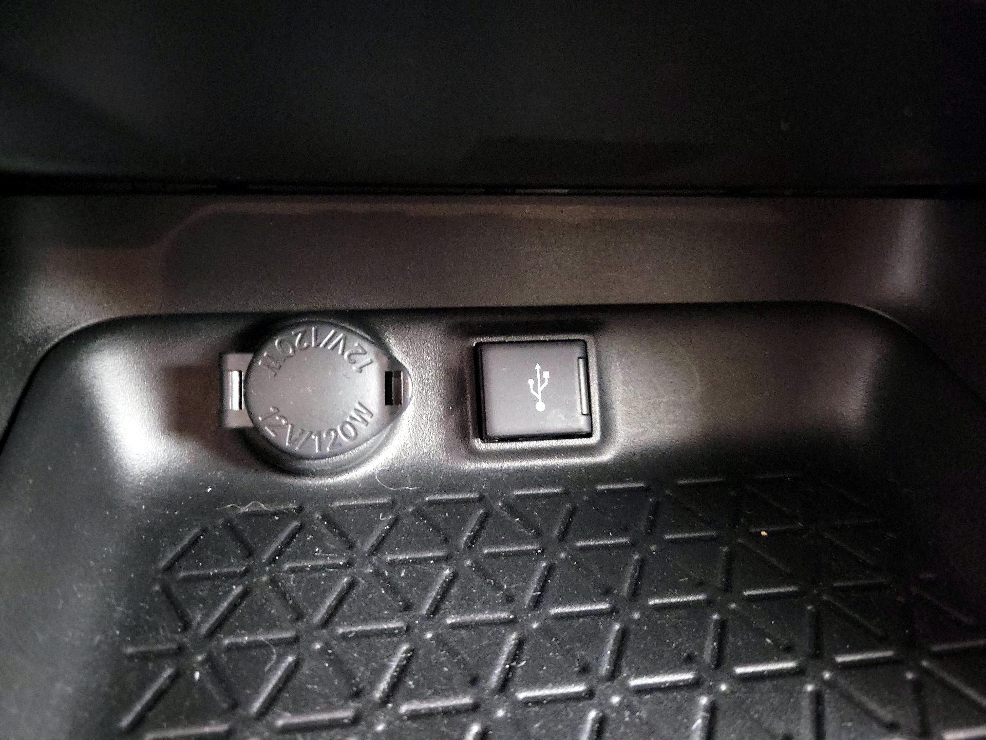 Thumbnail: 2021 Toyota RAV4 - 18
