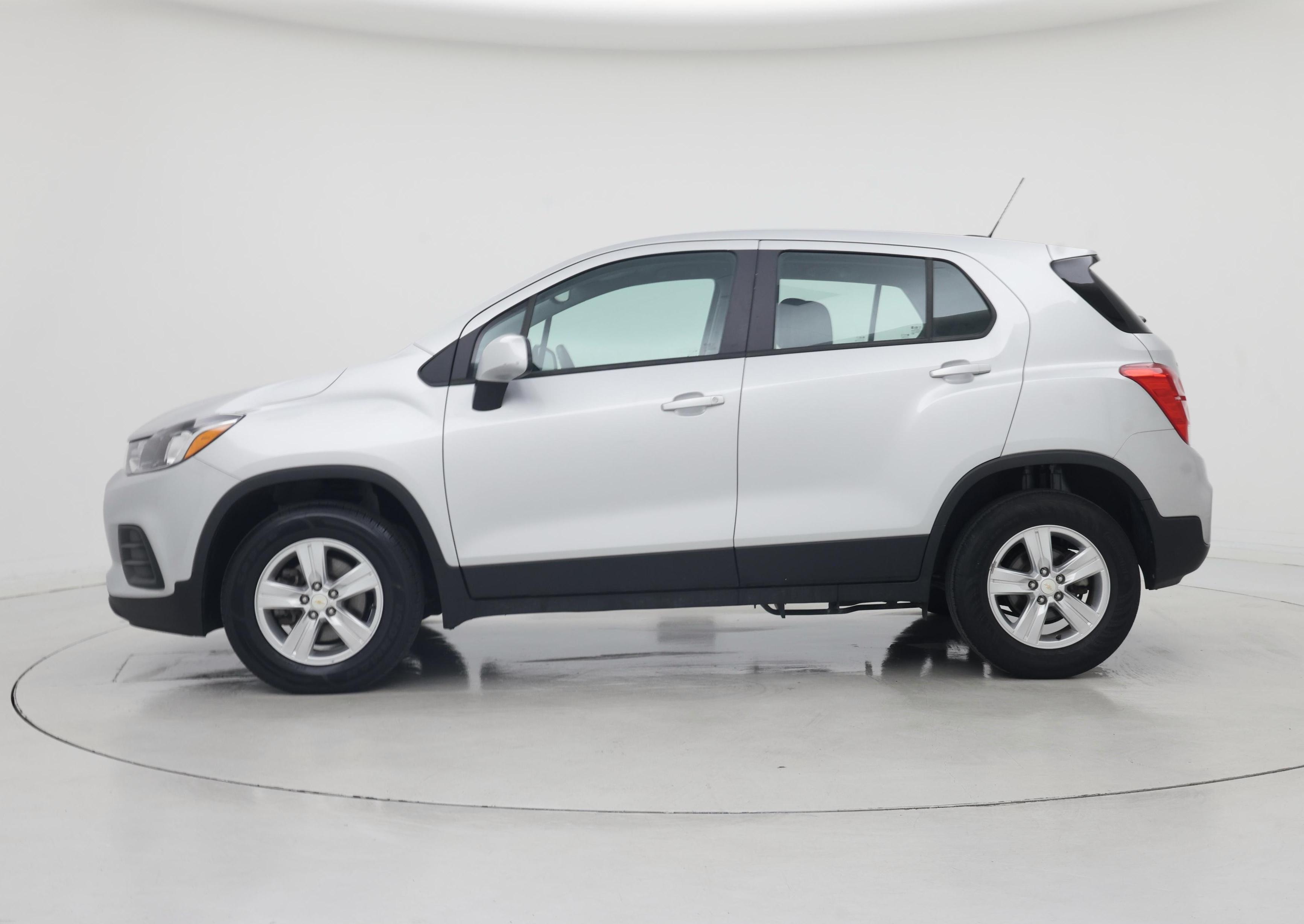 Thumbnail: 2021 Chevrolet Trax - 3