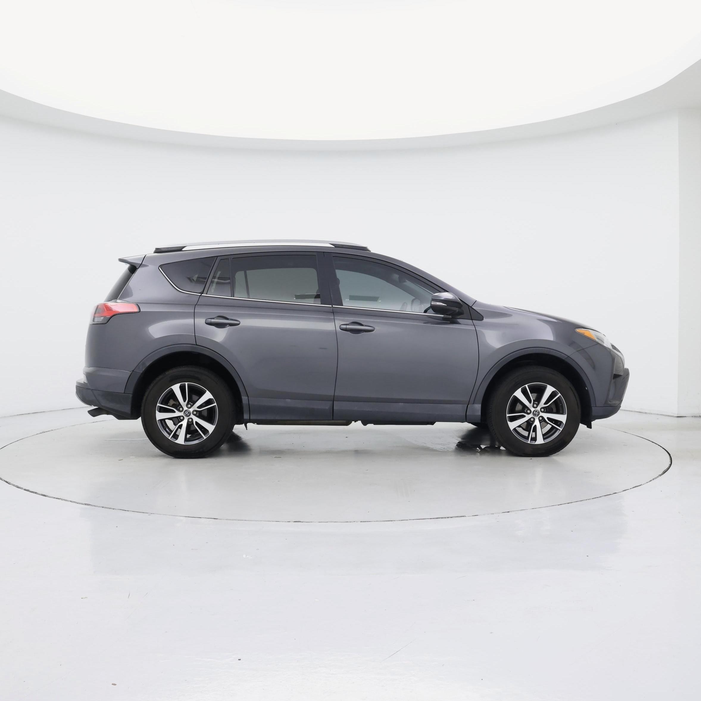 Thumbnail: 2018 Toyota RAV4 - 7