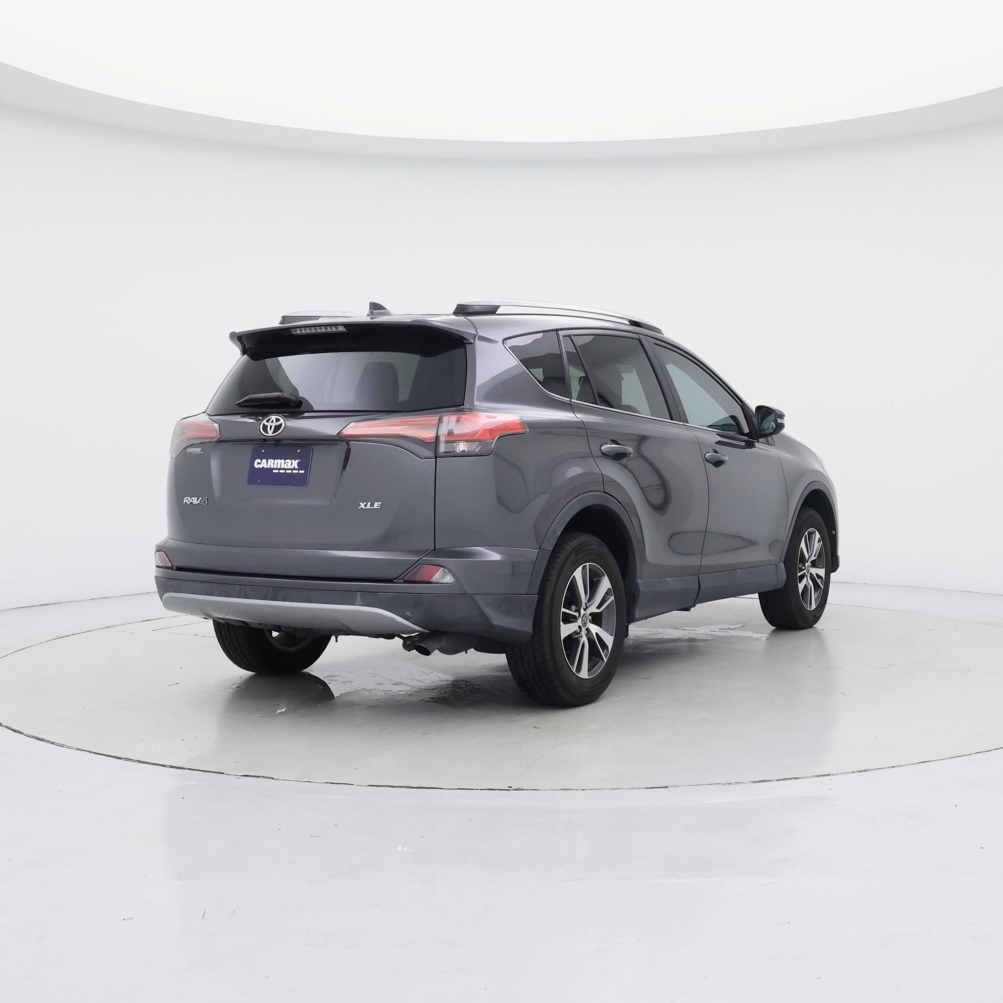 Thumbnail: 2018 Toyota RAV4 - 8