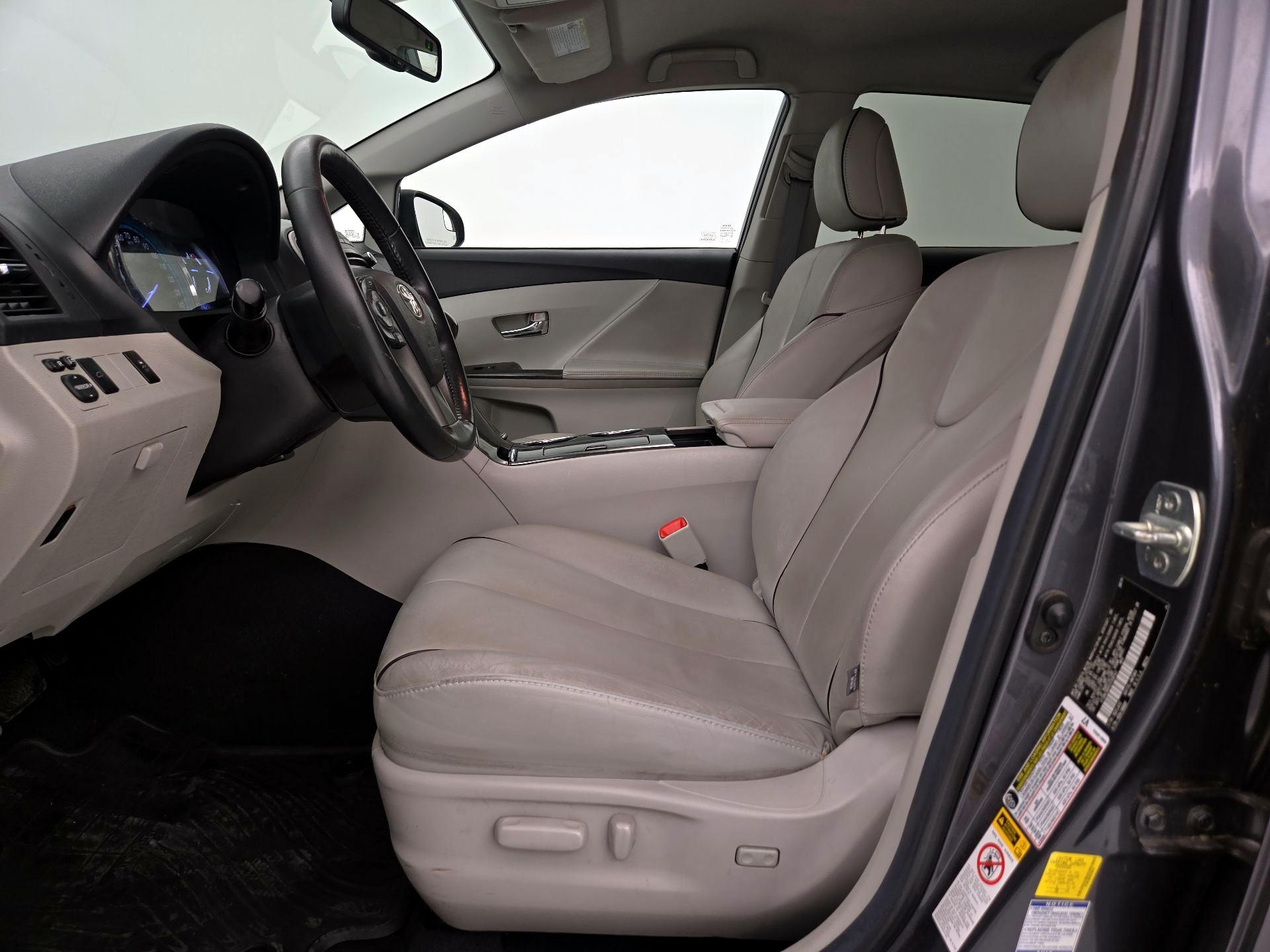 Thumbnail: 2014 Toyota Venza - 11