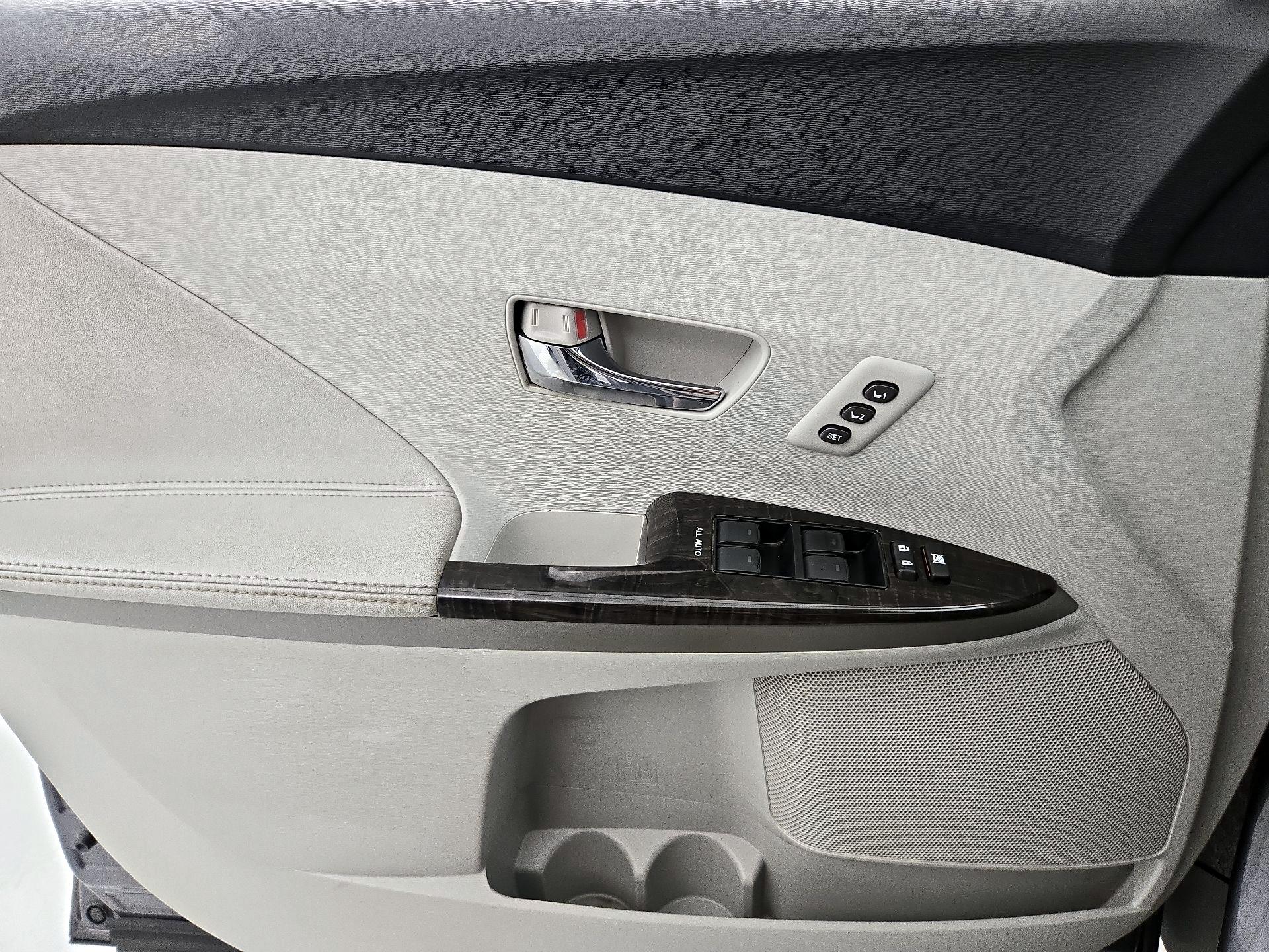 Thumbnail: 2014 Toyota Venza - 12