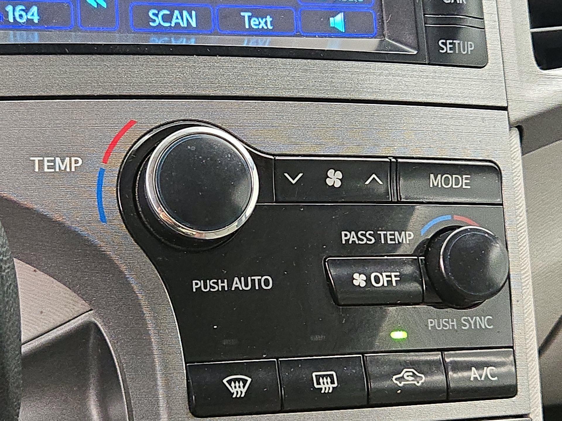 Thumbnail: 2014 Toyota Venza - 16