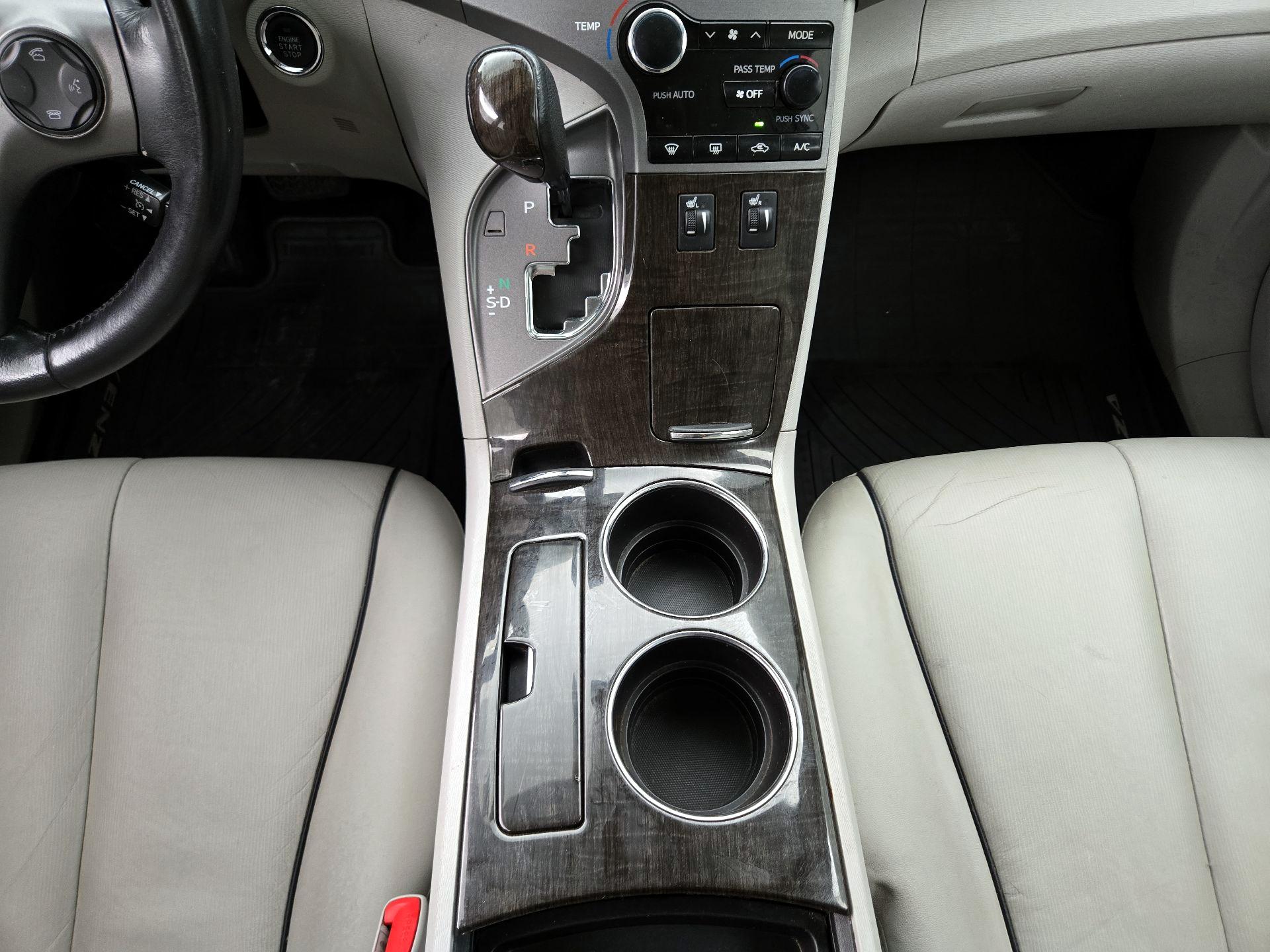 Thumbnail: 2014 Toyota Venza - 17