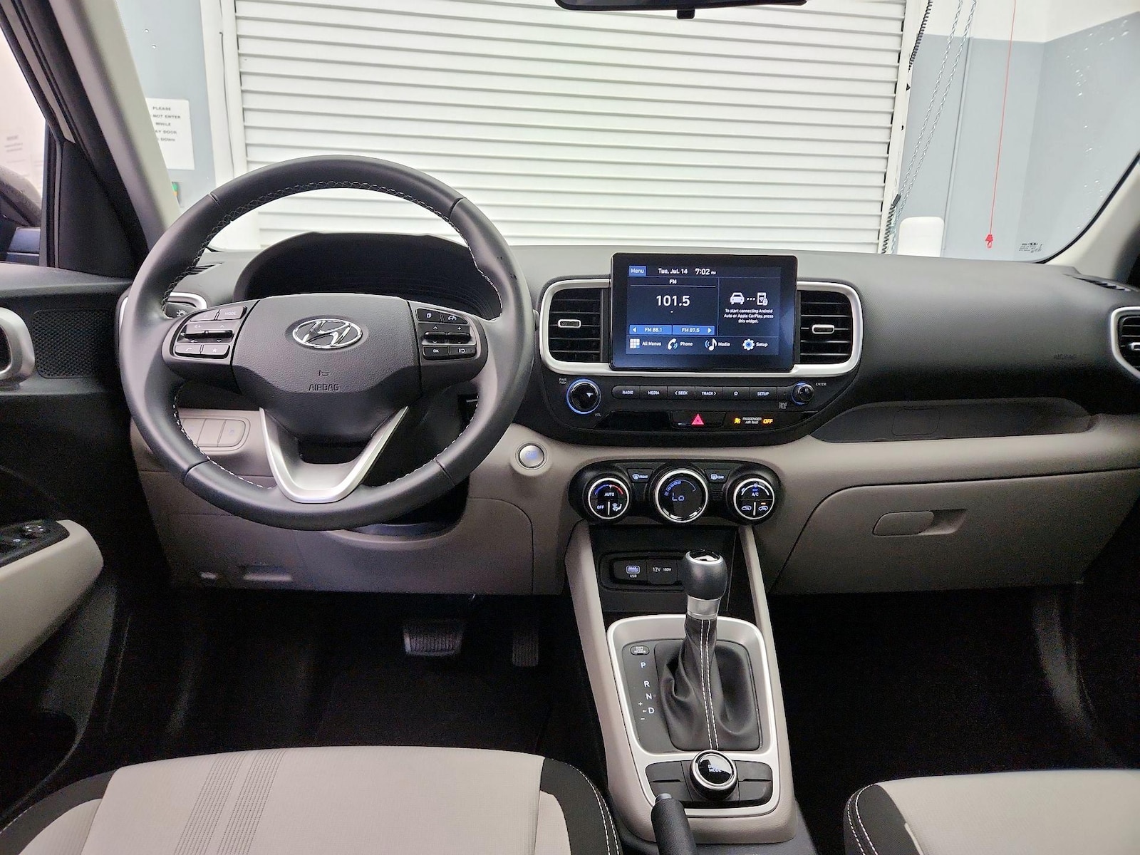 2024 Hyundai Venue SEL - Photo 10