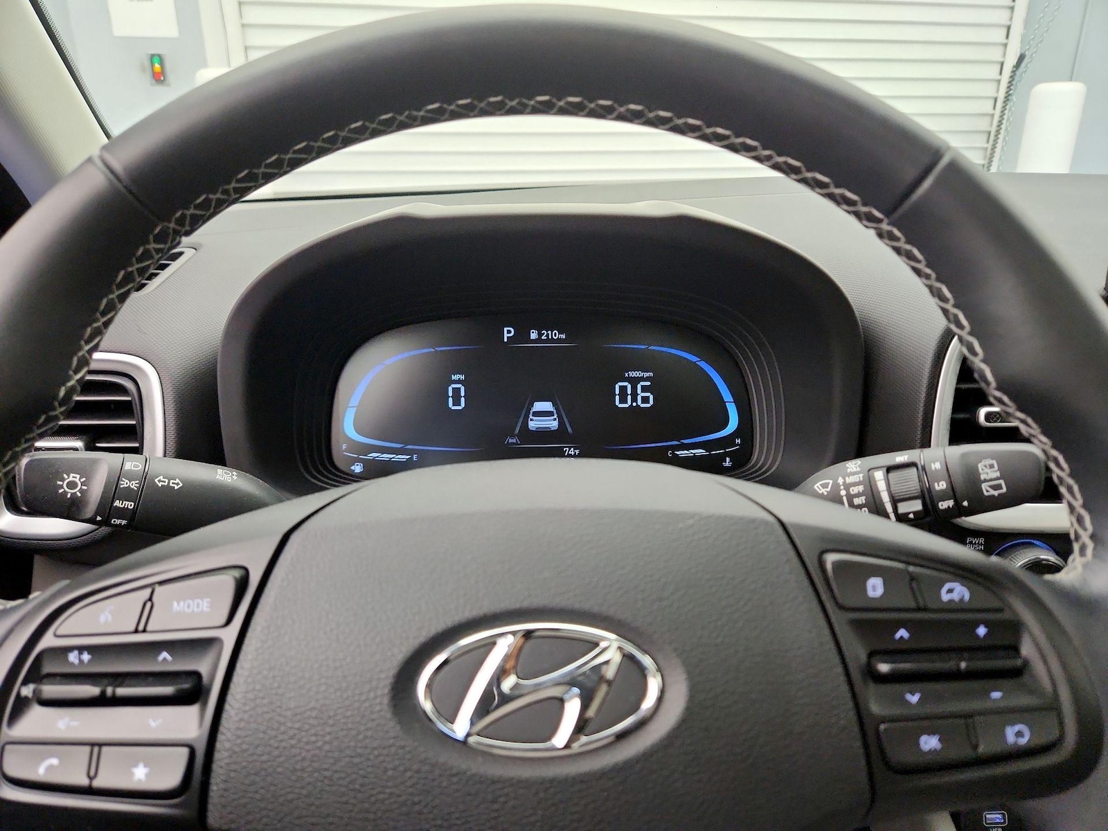 2024 Hyundai Venue SEL - Photo 11