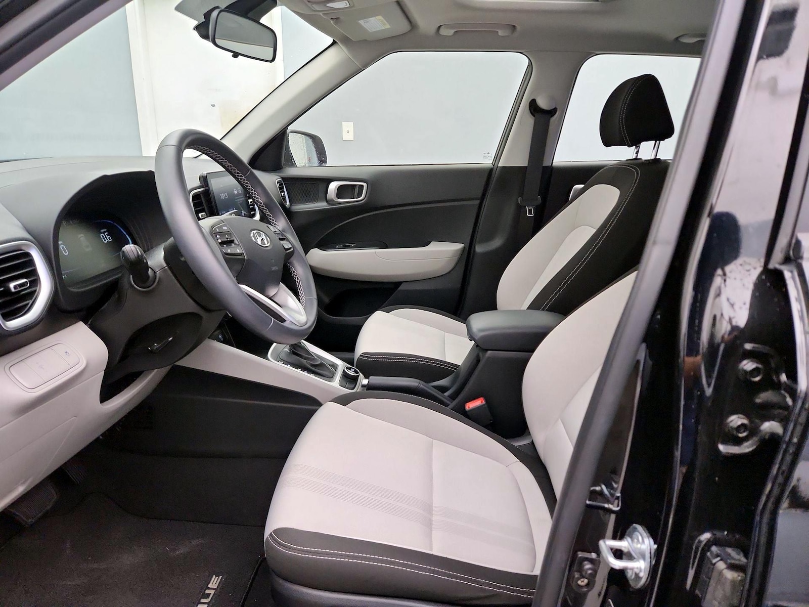 2024 Hyundai Venue SEL - Photo 12