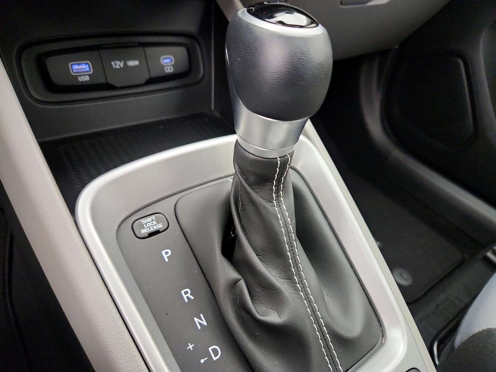 2024 Hyundai Venue SEL - Photo 18