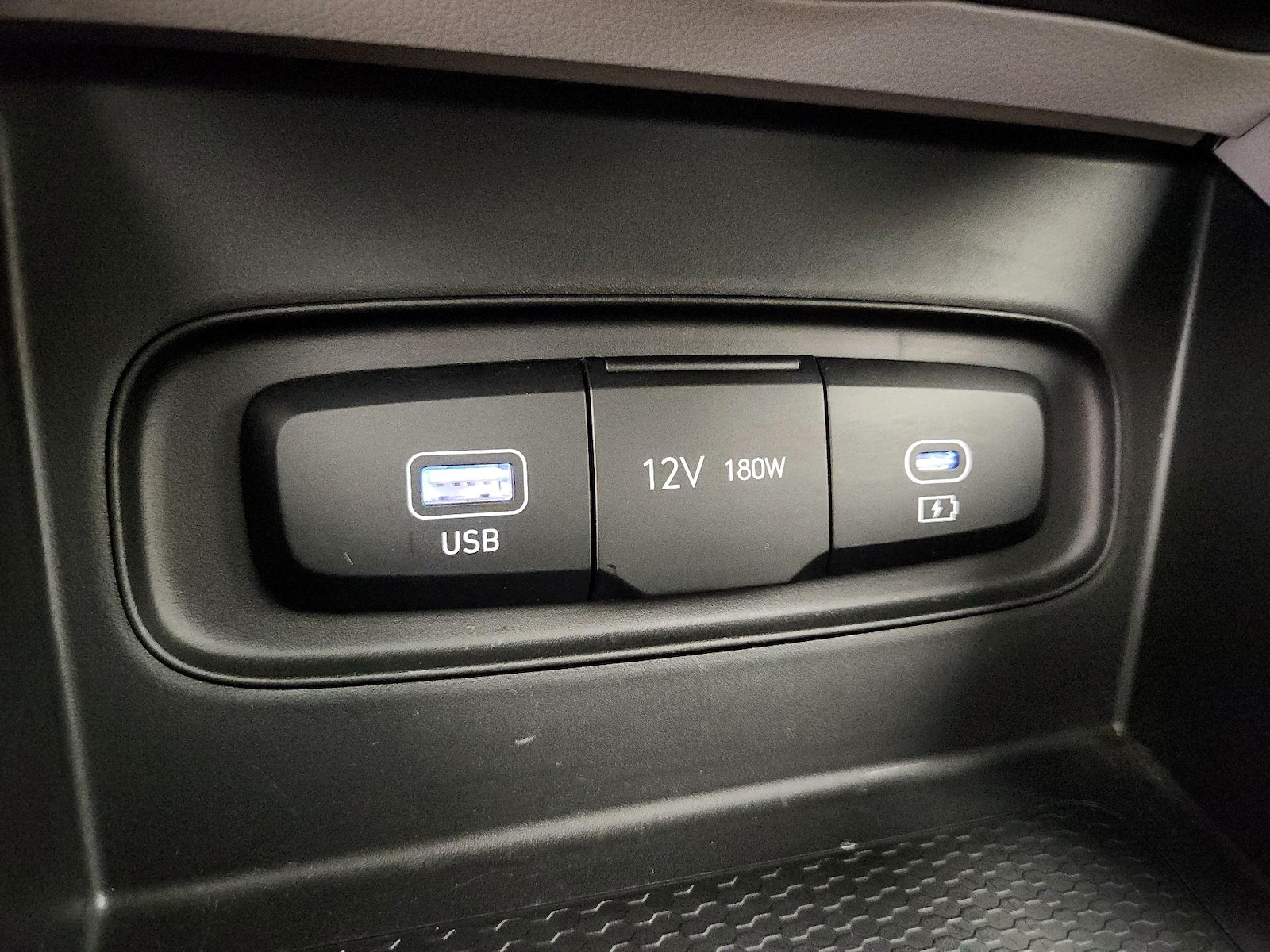 2024 Hyundai Venue SEL - Photo 19