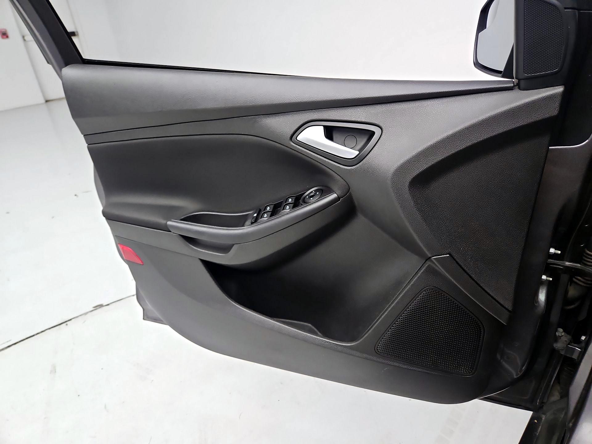 Thumbnail: 2014 Ford Focus - 12