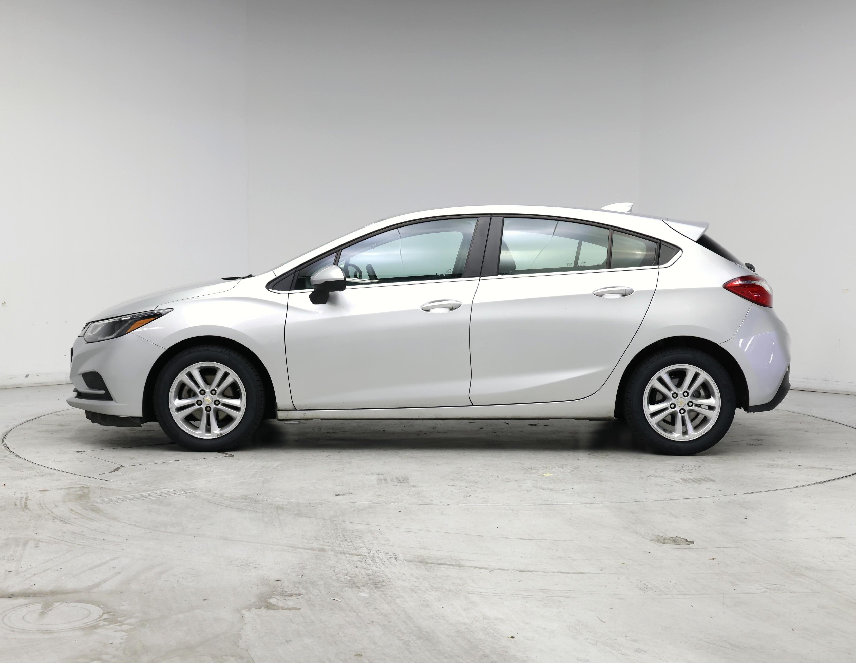 Thumbnail: 2017 Chevrolet Cruze - 3