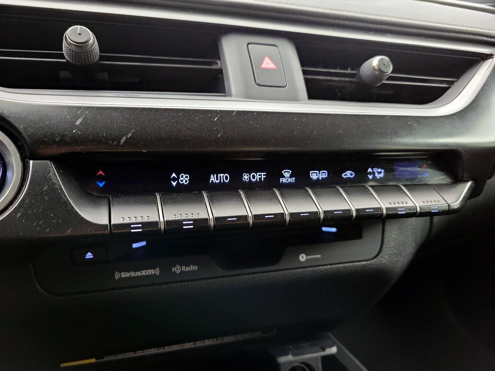 2021 Lexus UX Hybrid 250h - Photo 17