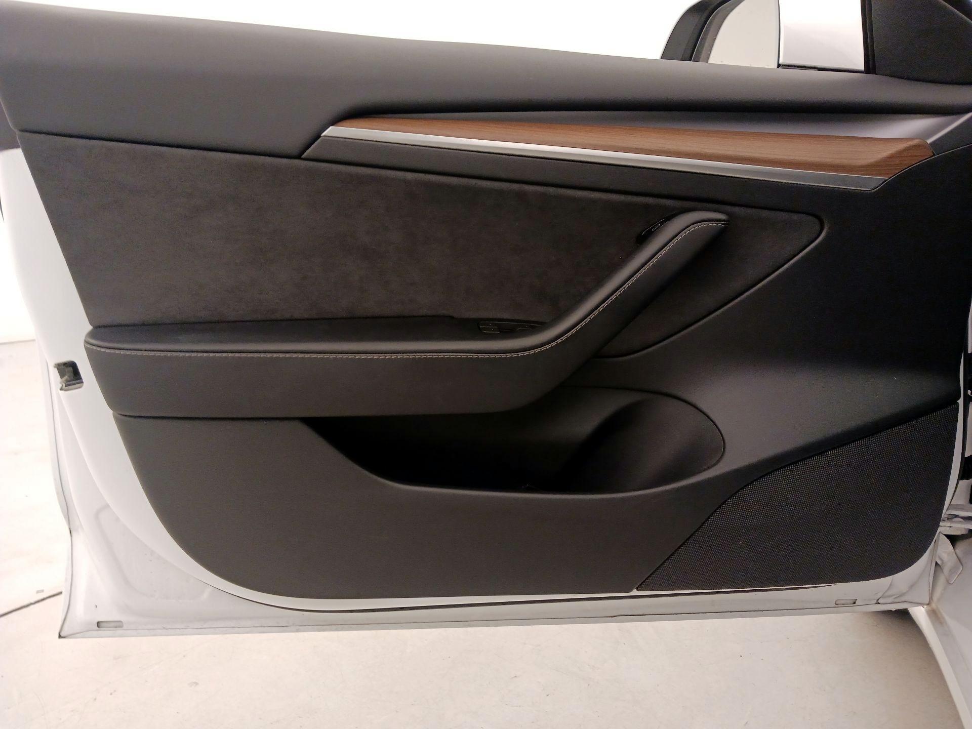 Thumbnail: 2022 Tesla Model 3 - 12