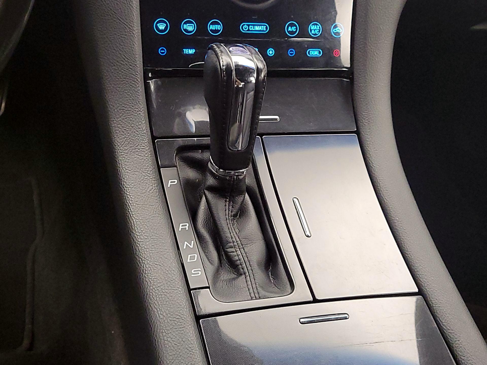 Thumbnail: 2015 Ford Taurus - 17
