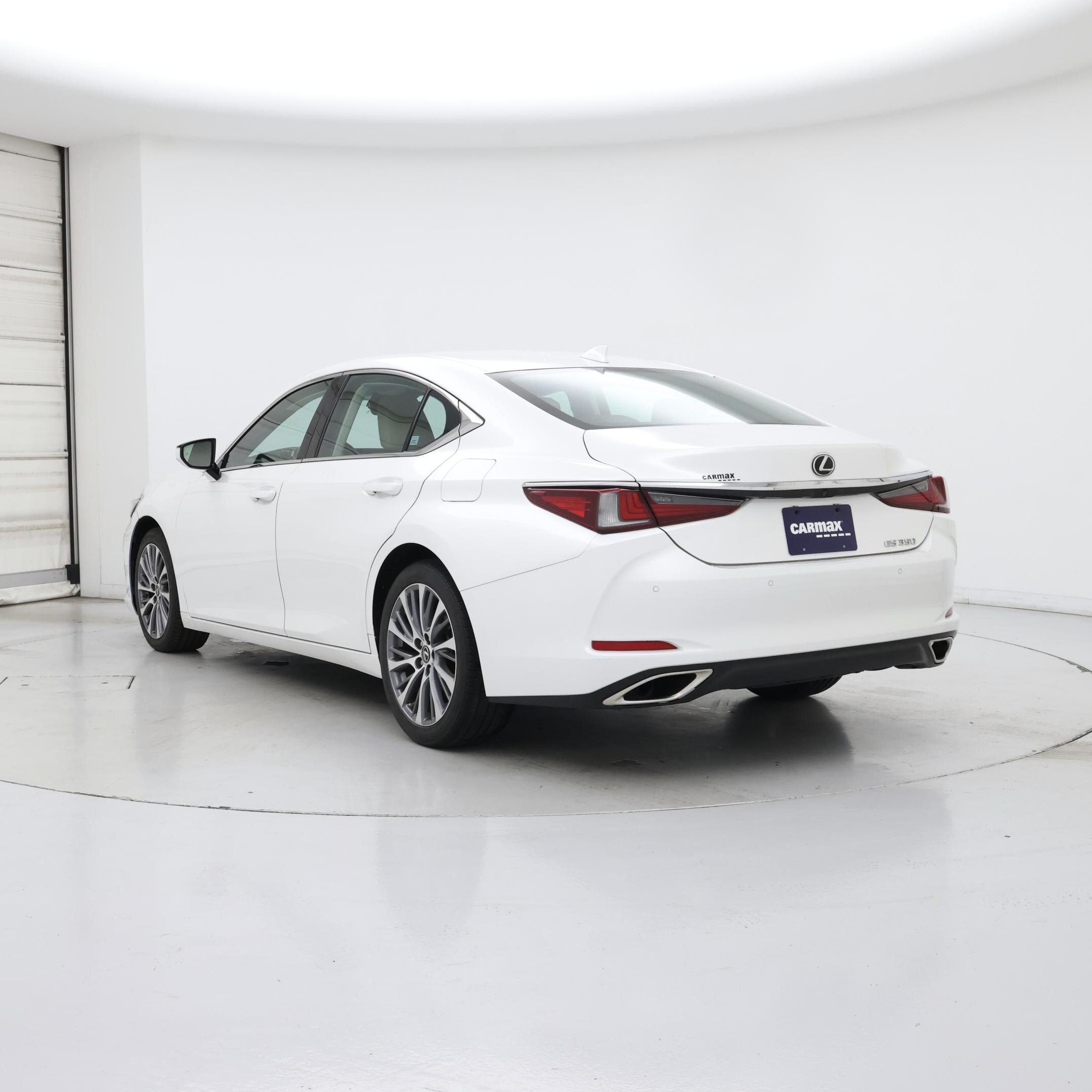 Thumbnail: 2019 Lexus ES - 2