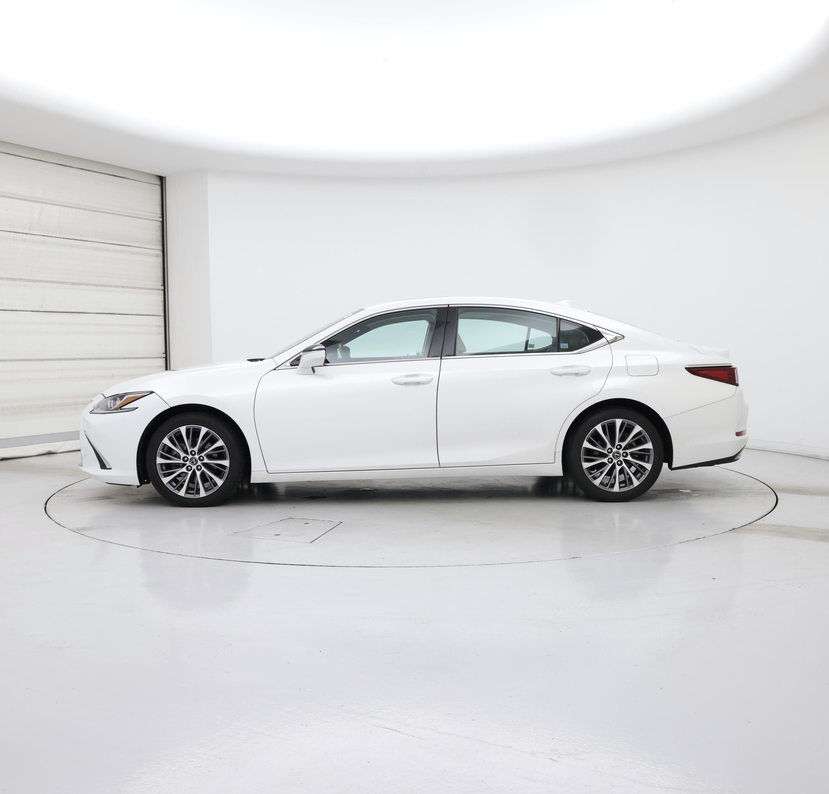 Thumbnail: 2019 Lexus ES - 3