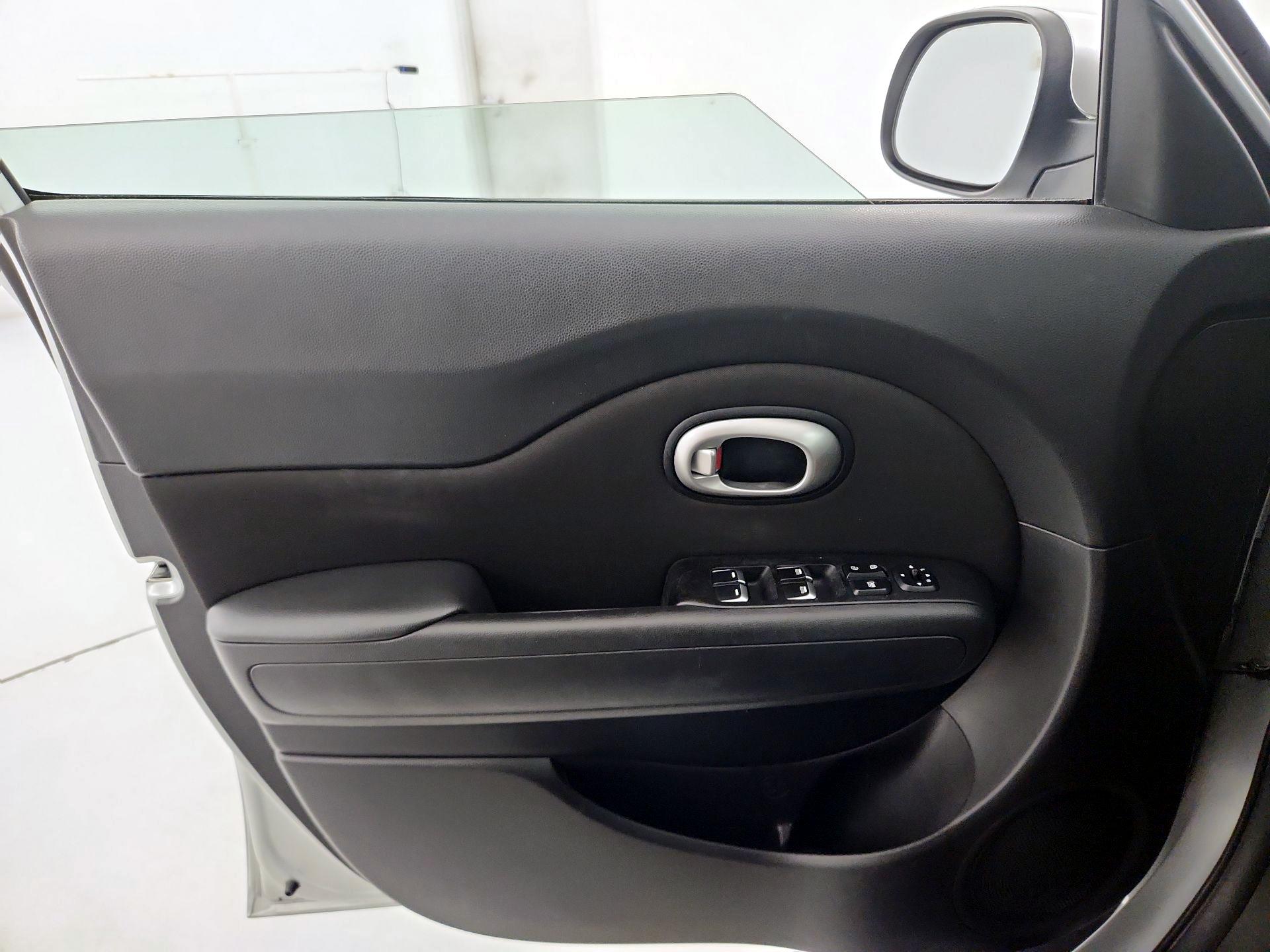 Thumbnail: 2017 Kia Soul - 12