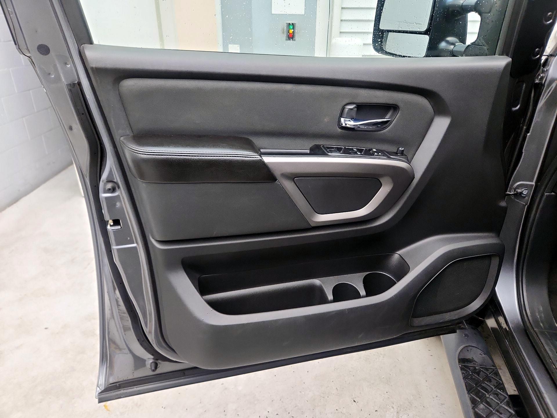 Thumbnail: 2015 Nissan Titan - 12